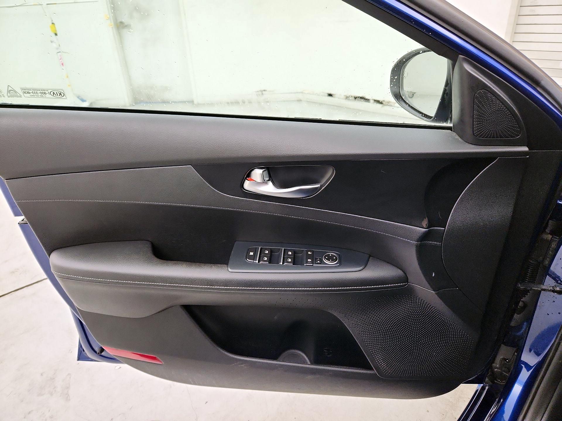 Thumbnail: 2021 Kia Forte - 12