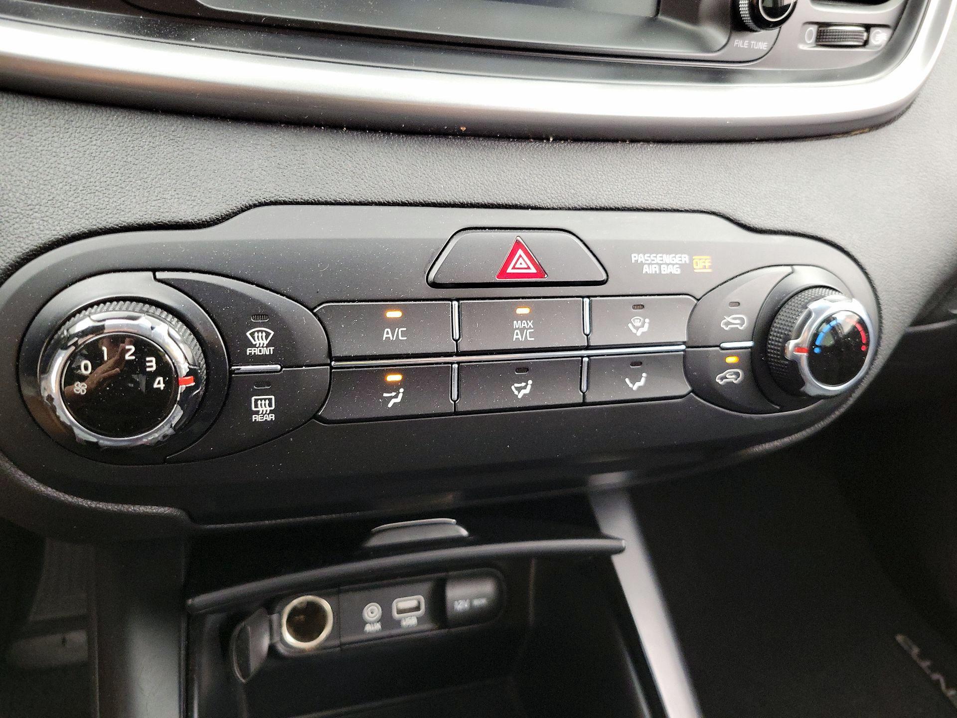 Thumbnail: 2019 Kia Sorento - 16