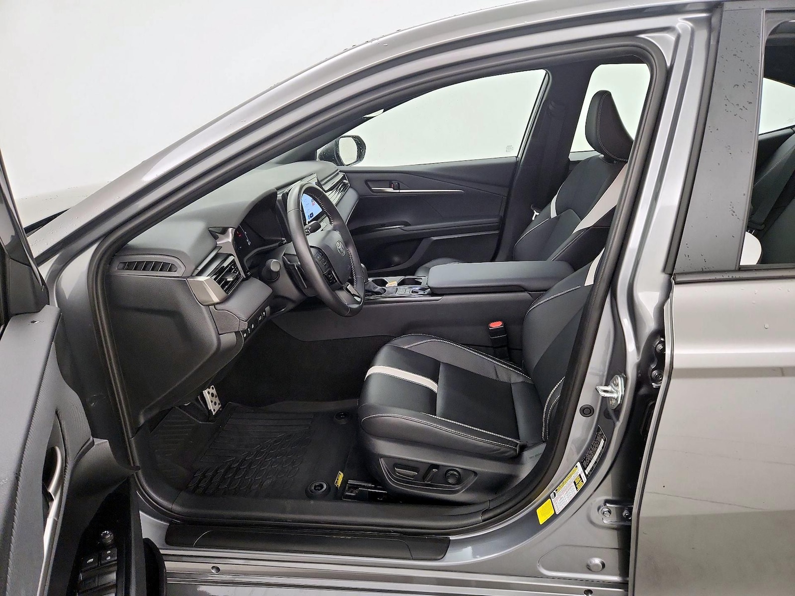 2026 Toyota Camry SE - Photo 12
