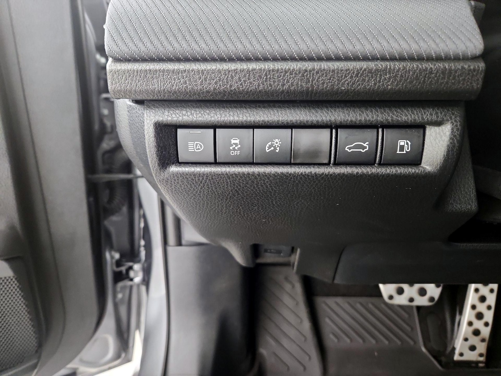 2026 Toyota Camry SE - Photo 14