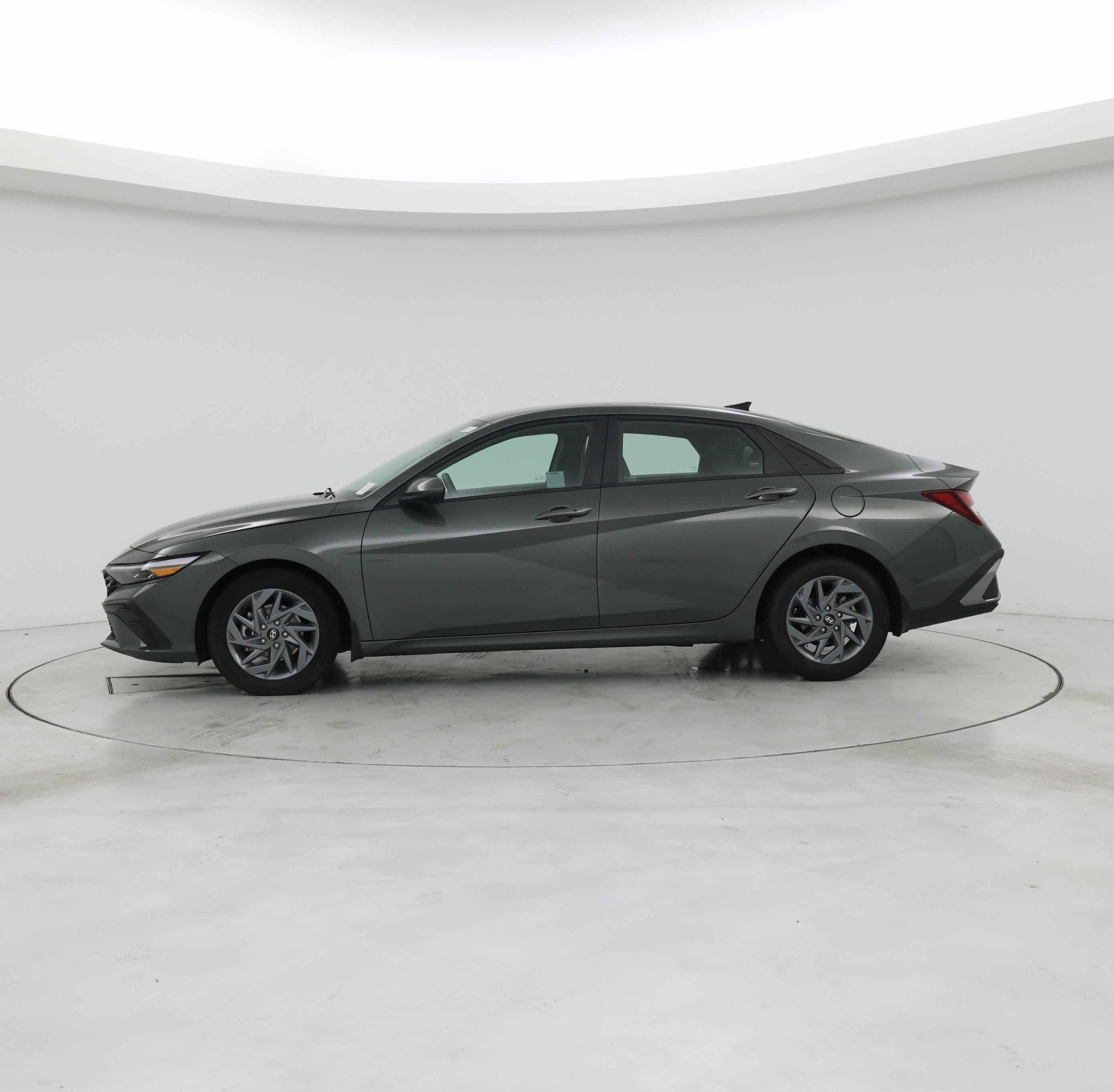 Thumbnail: 2024 Hyundai Elantra - 3