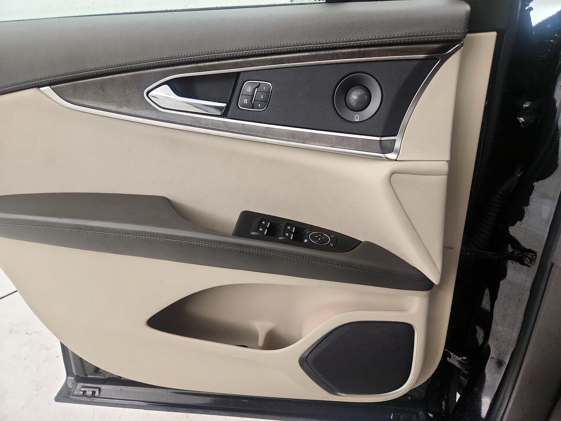 Thumbnail: 2020 Lincoln Nautilus - 12