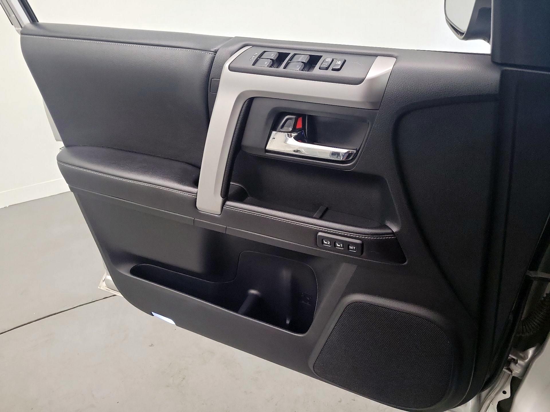 Thumbnail: 2016 Toyota 4Runner - 12