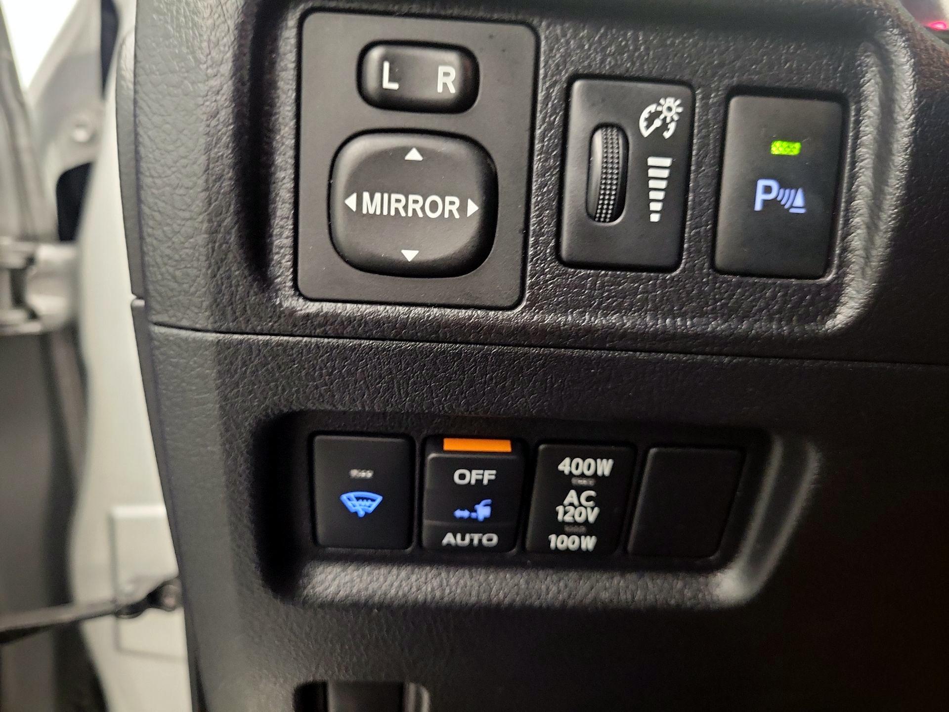 Thumbnail: 2016 Toyota 4Runner - 13