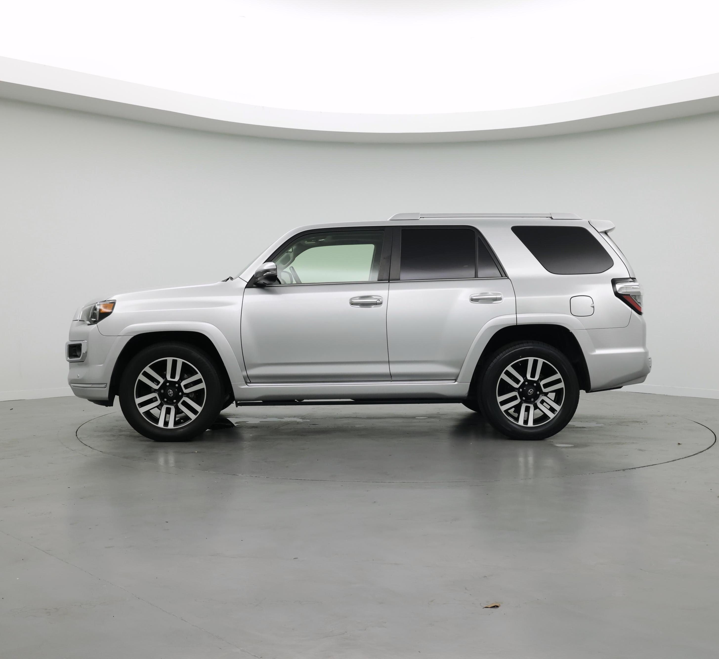 Thumbnail: 2016 Toyota 4Runner - 3