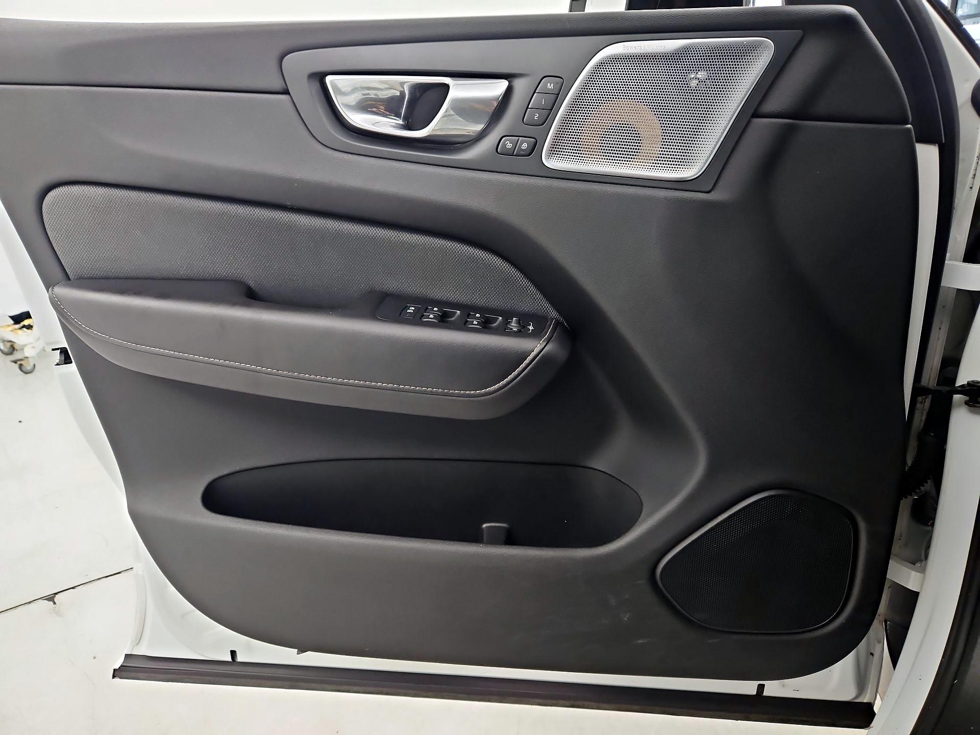 Thumbnail: 2020 Volvo XC60 - 12