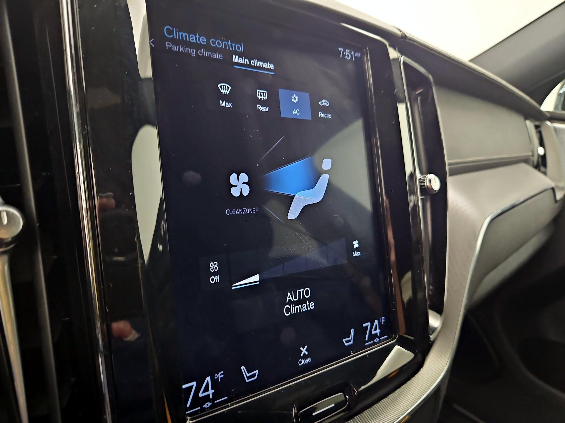 Thumbnail: 2020 Volvo XC60 - 16