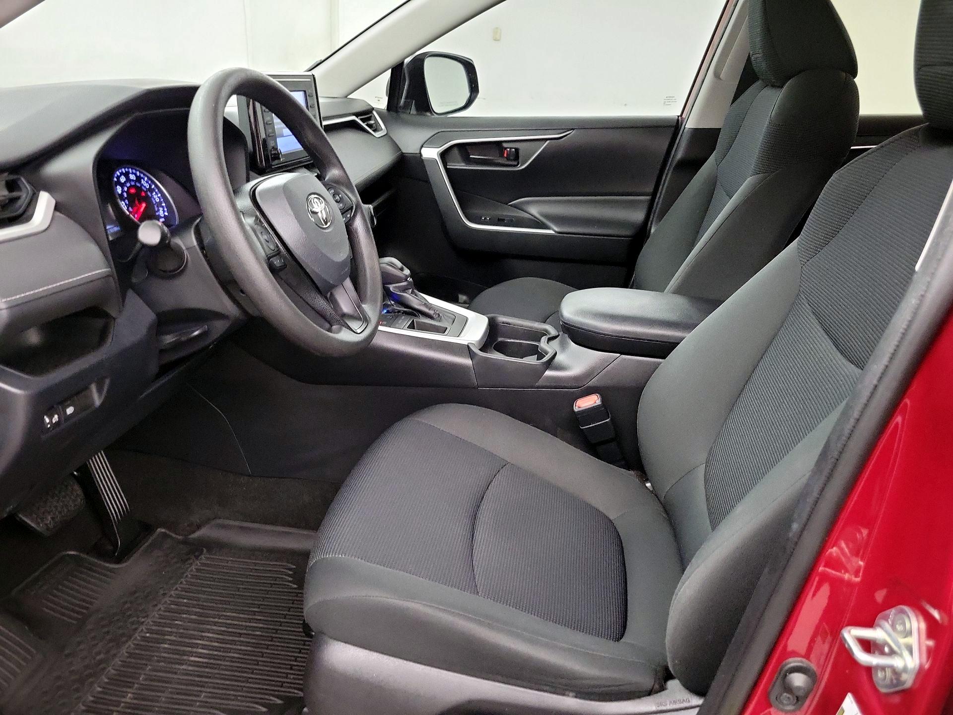 Thumbnail: 2020 Toyota RAV4 - 11