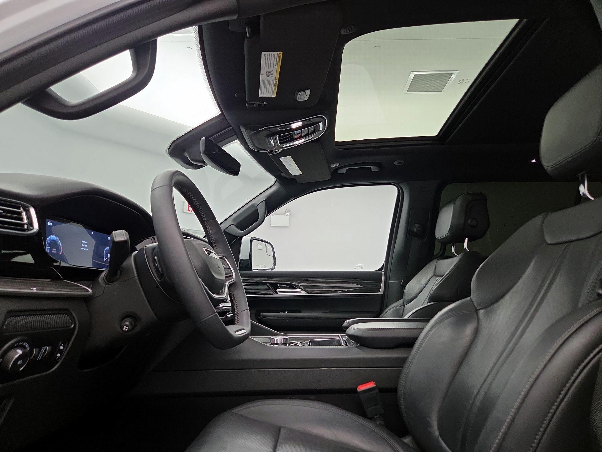 Thumbnail: 2022 Jeep Wagoneer - 20