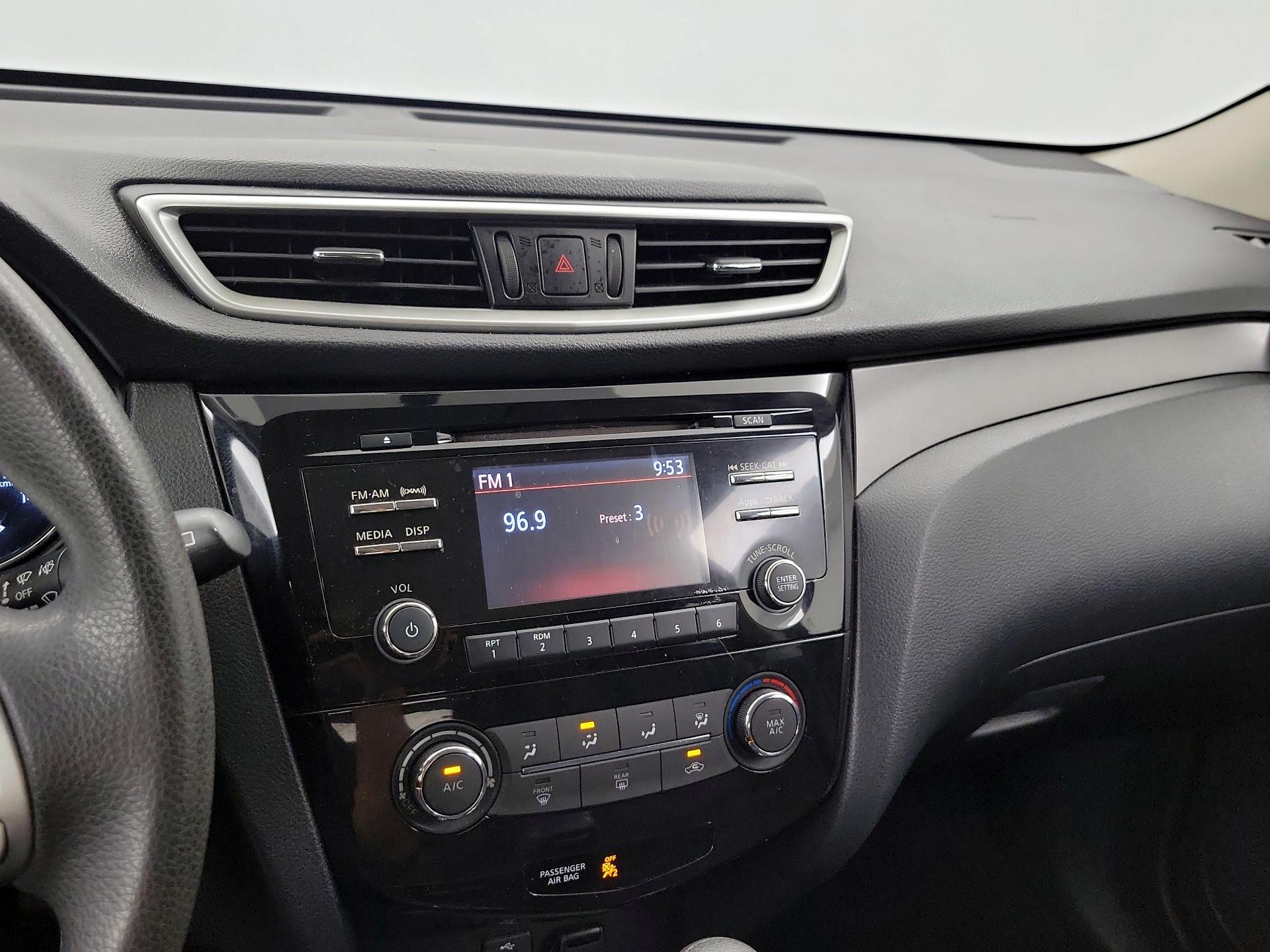 Thumbnail: 2016 Nissan Rogue - 15