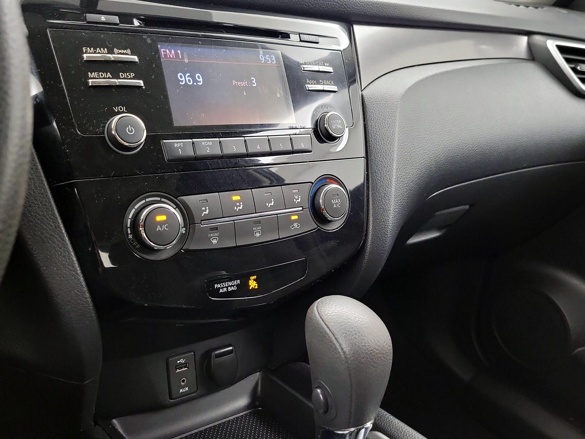 Thumbnail: 2016 Nissan Rogue - 16