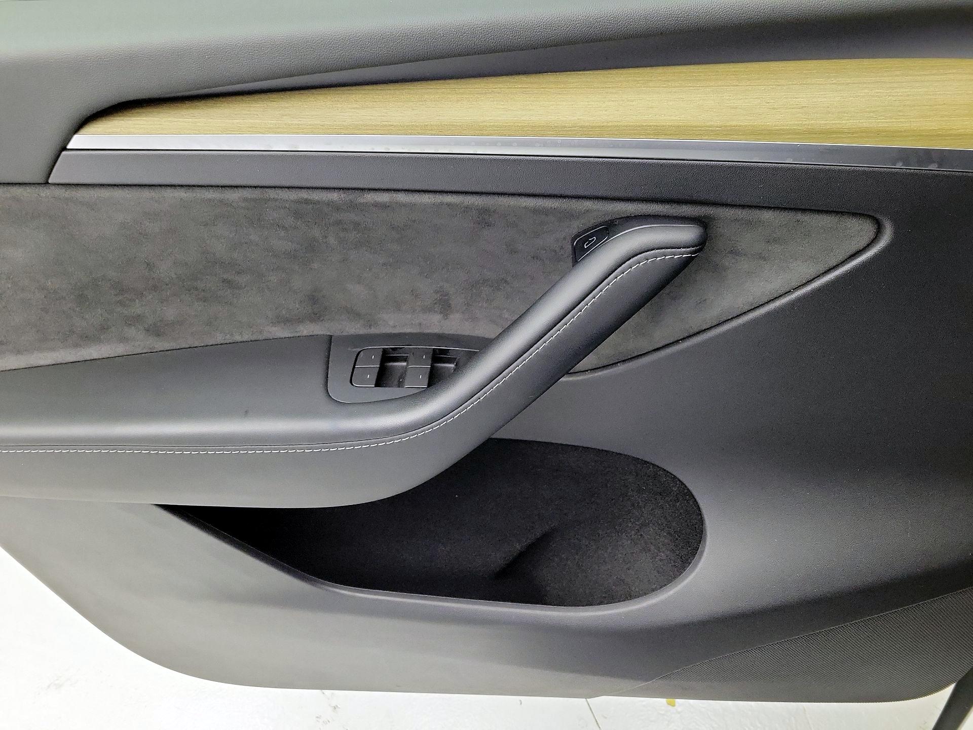 Thumbnail: 2023 Tesla Model Y - 12