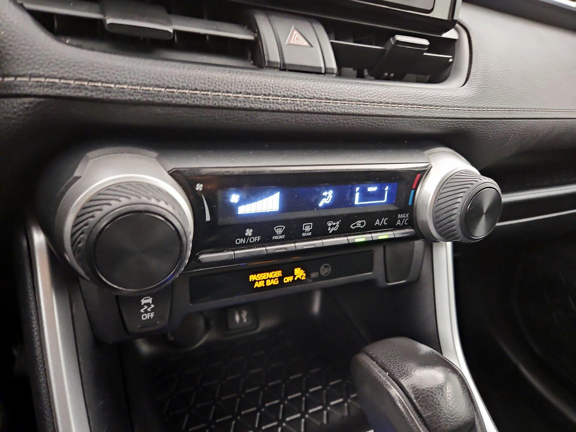 Thumbnail: 2019 Toyota RAV4 - 16