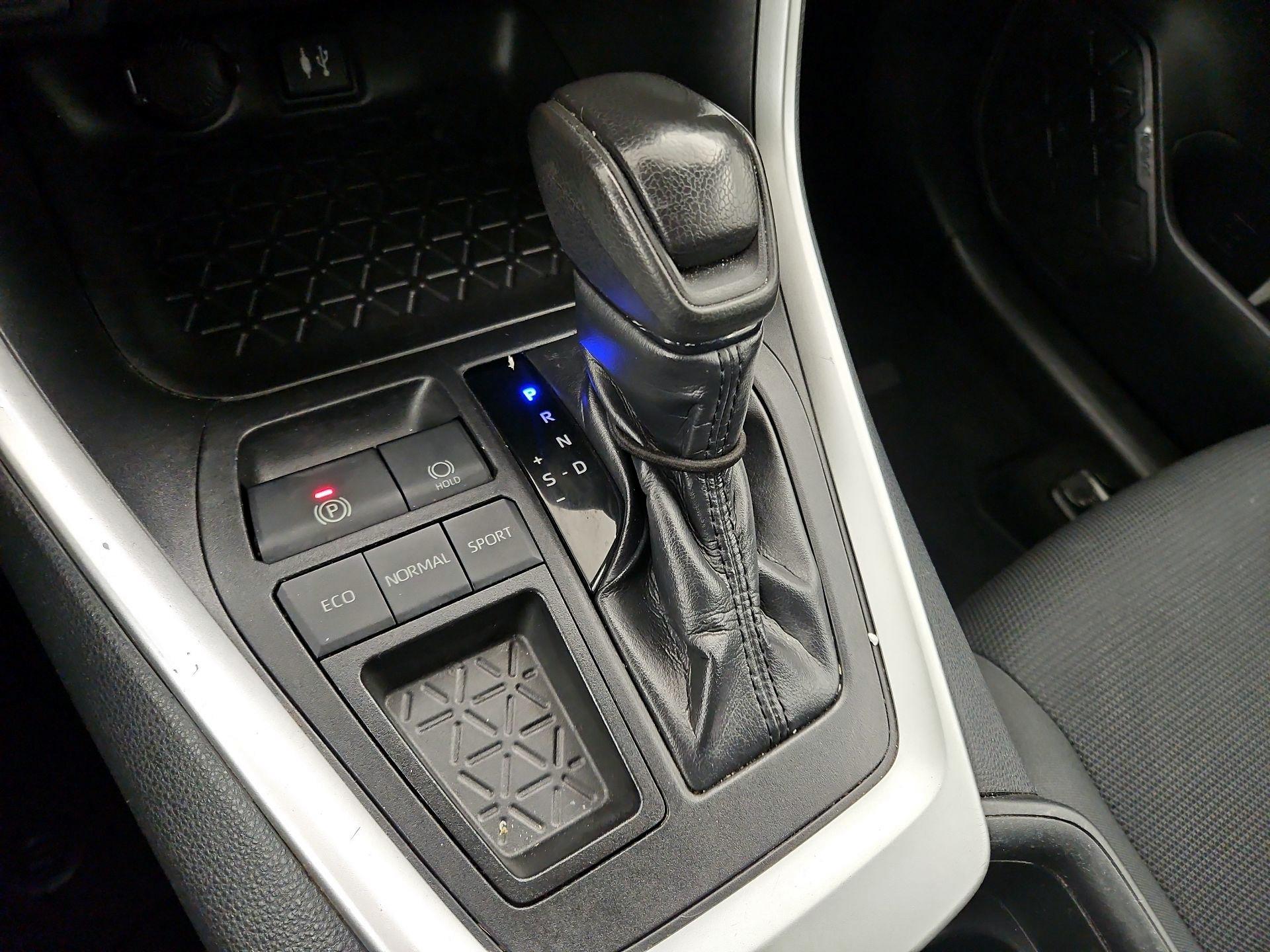 Thumbnail: 2019 Toyota RAV4 - 17