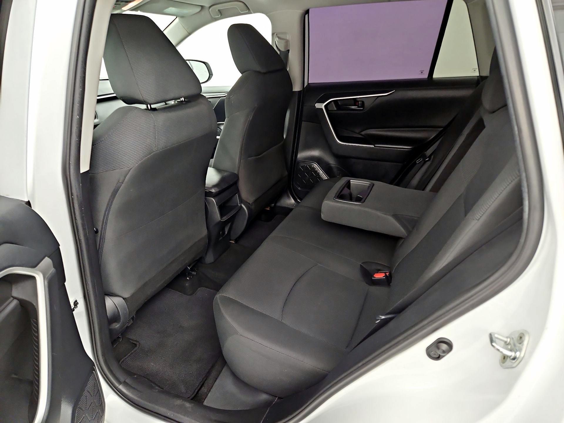 Thumbnail: 2019 Toyota RAV4 - 19
