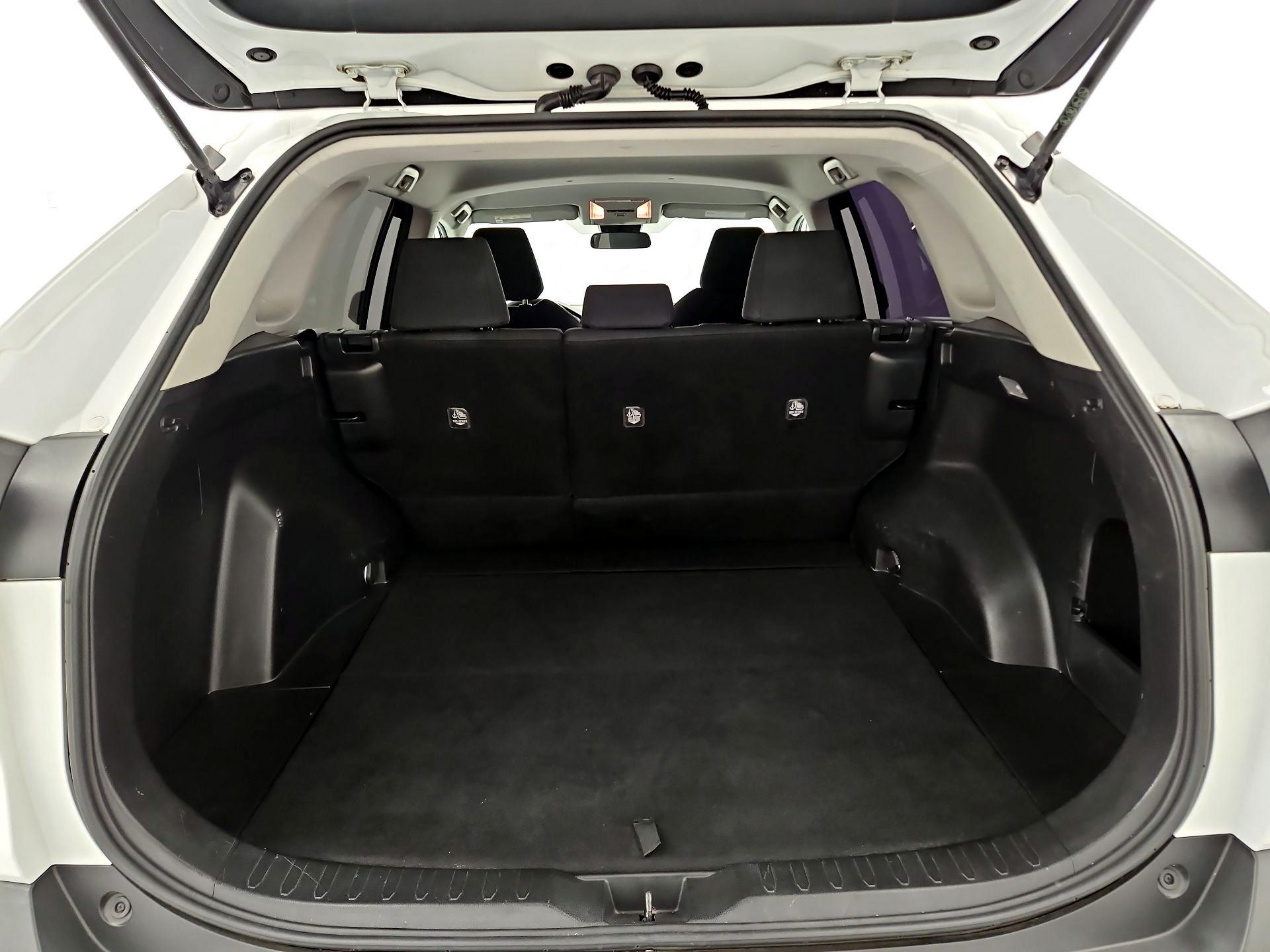 Thumbnail: 2019 Toyota RAV4 - 20