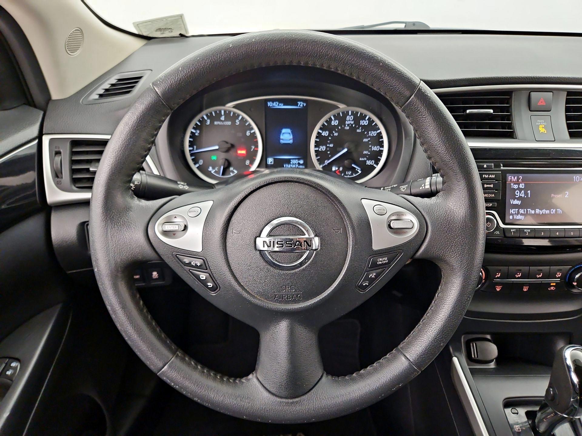 Thumbnail: 2016 Nissan Sentra - 10