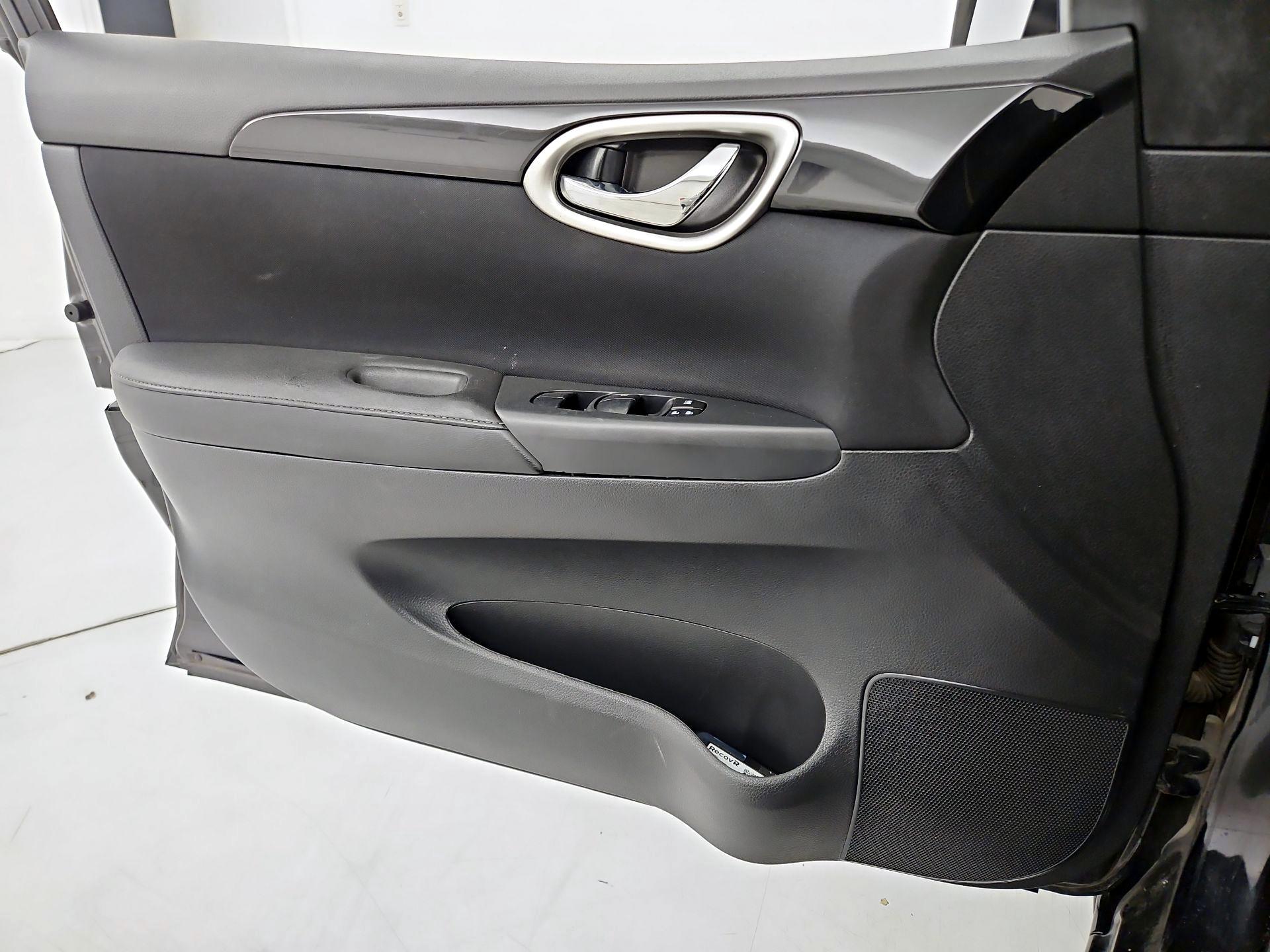 Thumbnail: 2016 Nissan Sentra - 12
