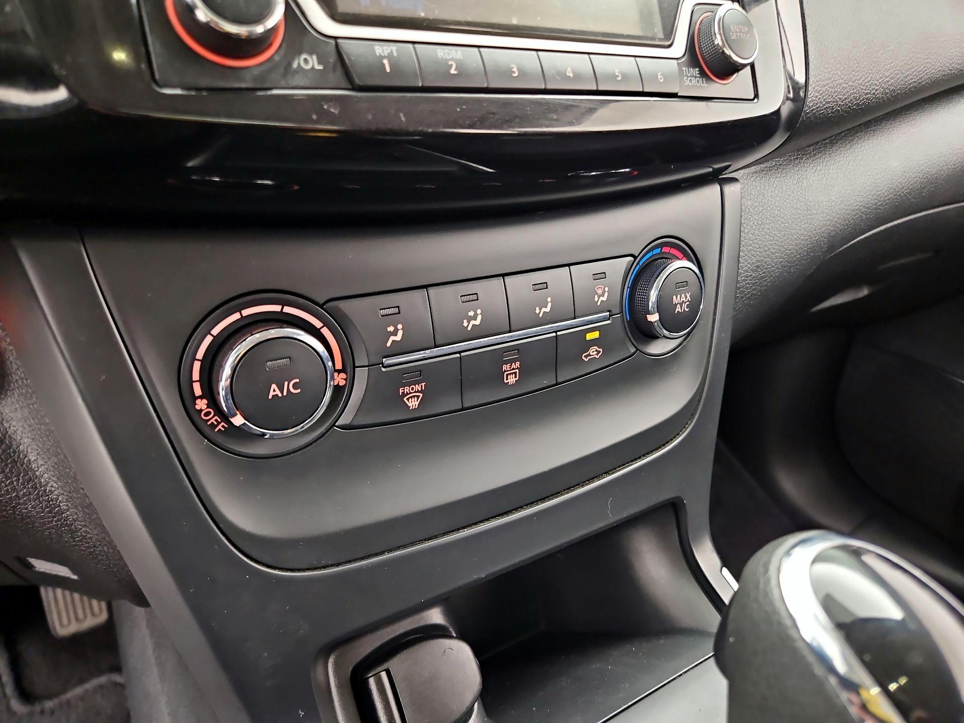 Thumbnail: 2016 Nissan Sentra - 14