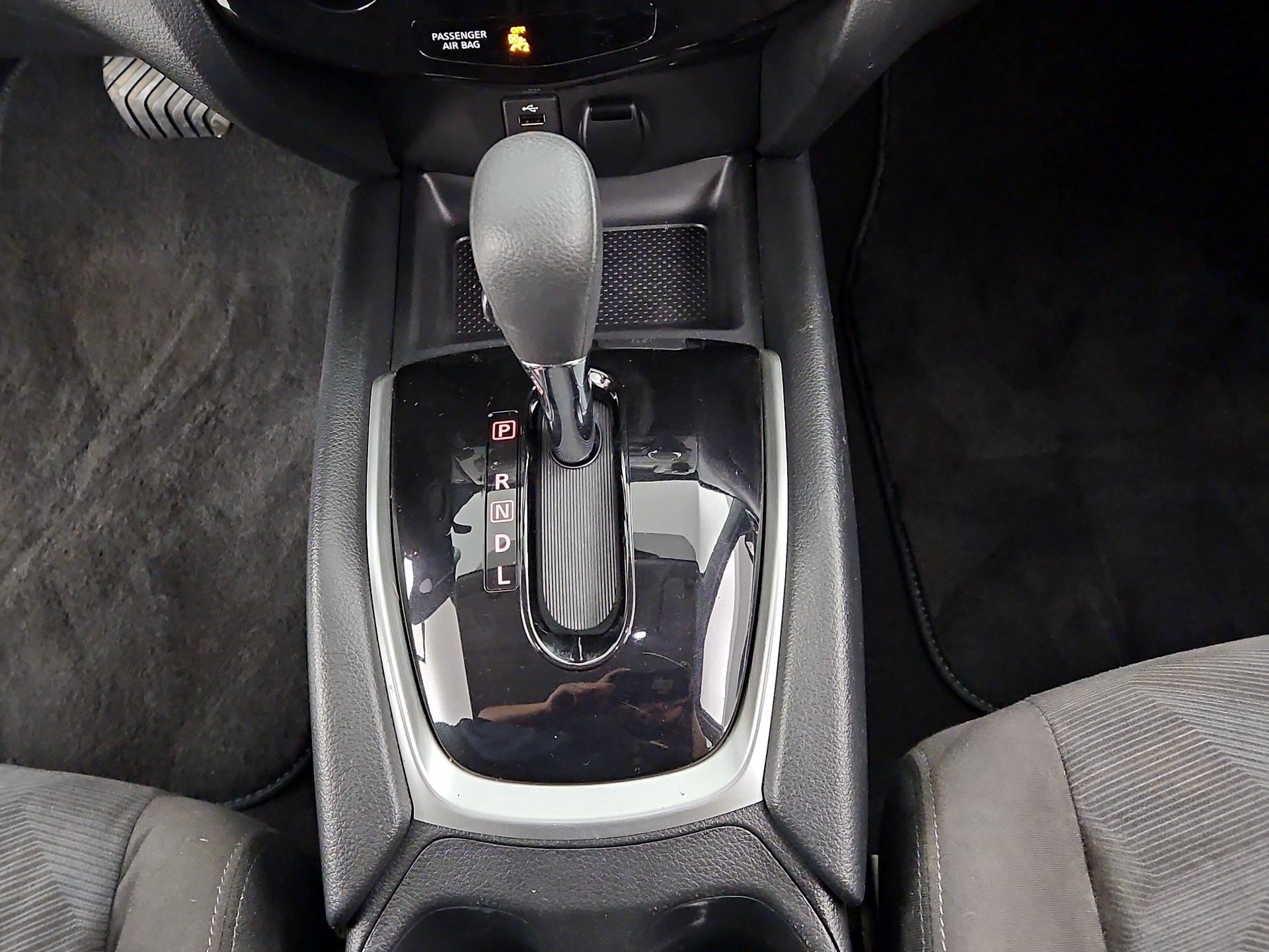 Thumbnail: 2016 Nissan Rogue - 16
