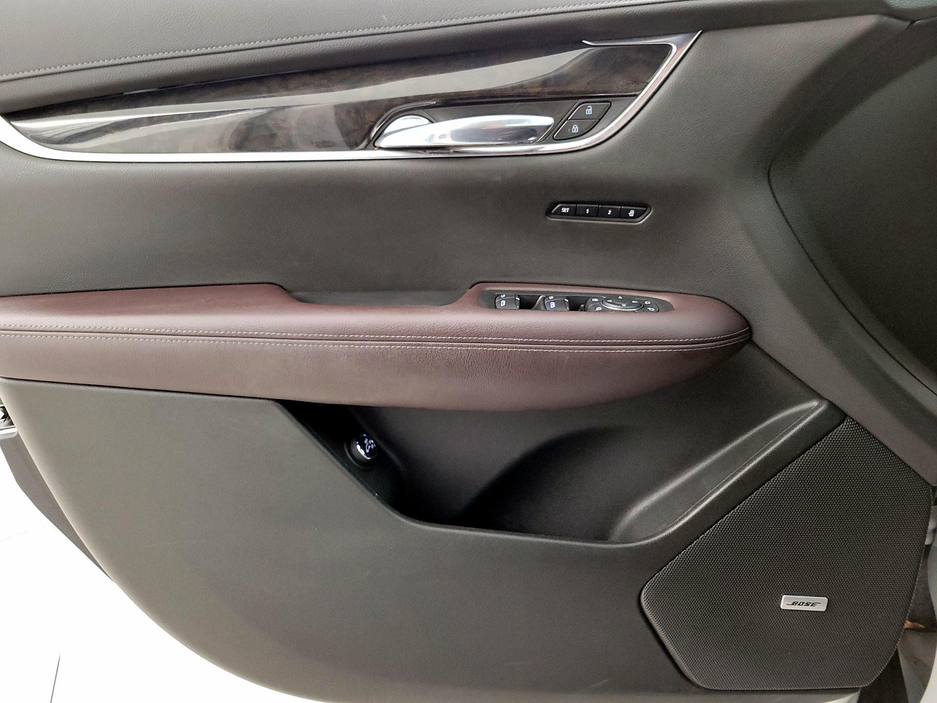 Thumbnail: 2022 Cadillac XT6 - 12