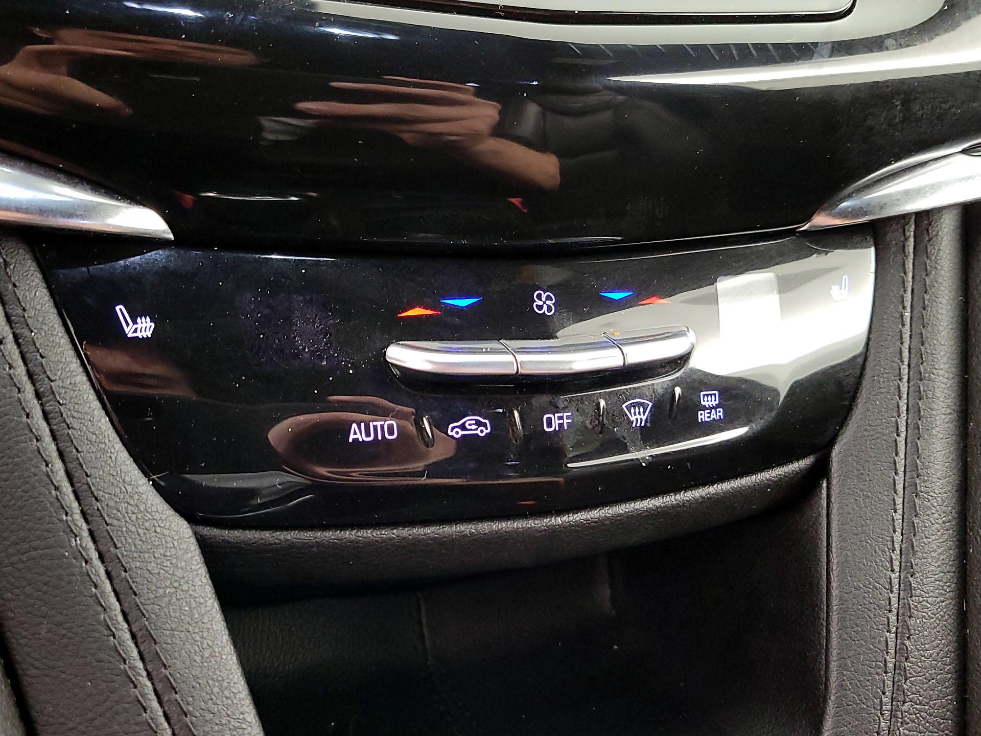 Thumbnail: 2022 Cadillac XT6 - 16