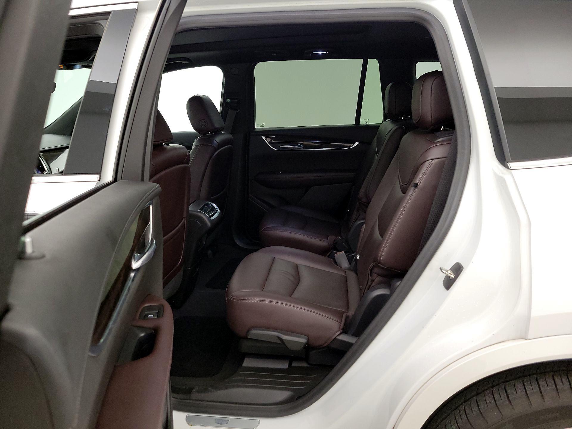 Thumbnail: 2022 Cadillac XT6 - 20