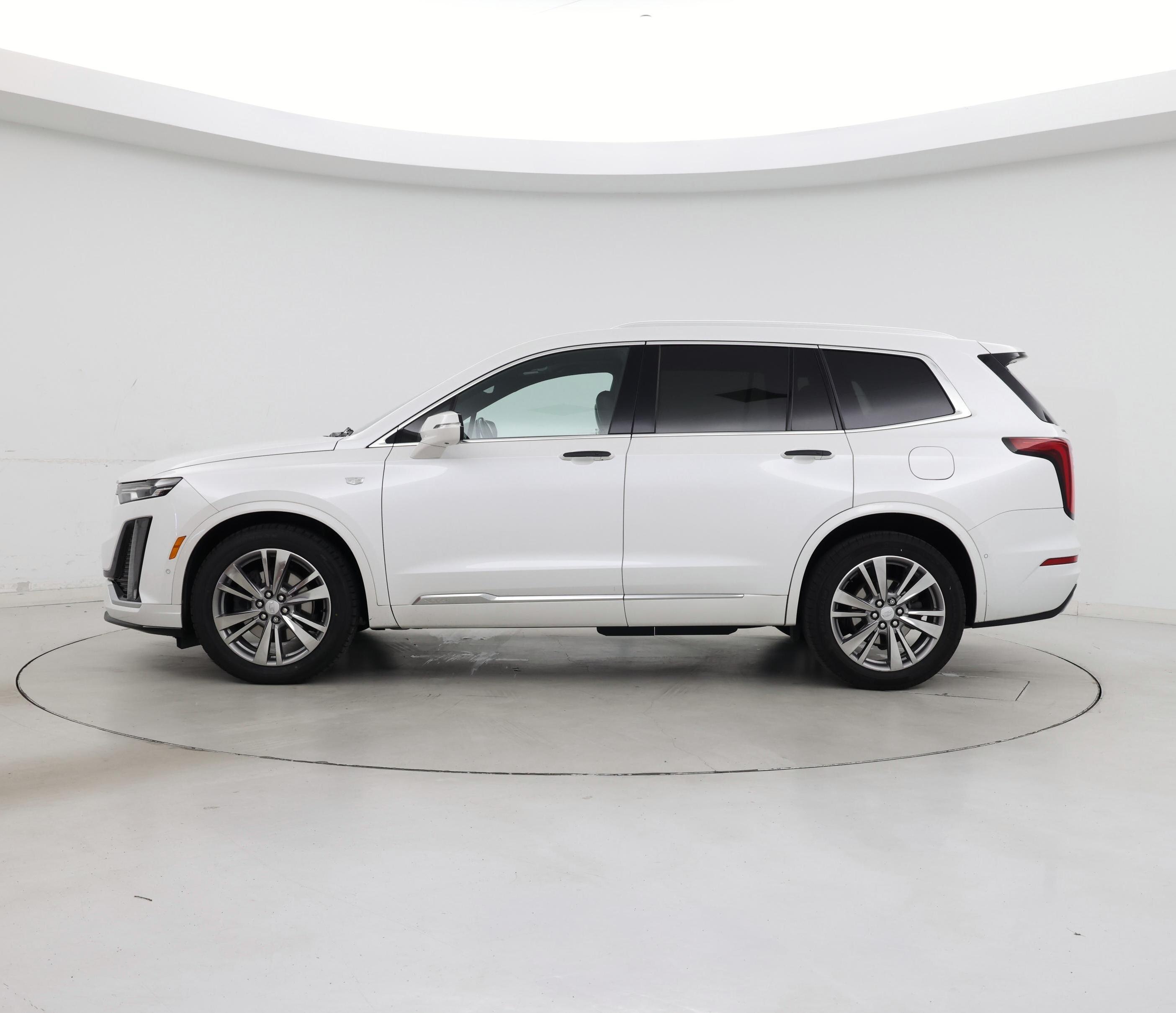 Thumbnail: 2022 Cadillac XT6 - 3