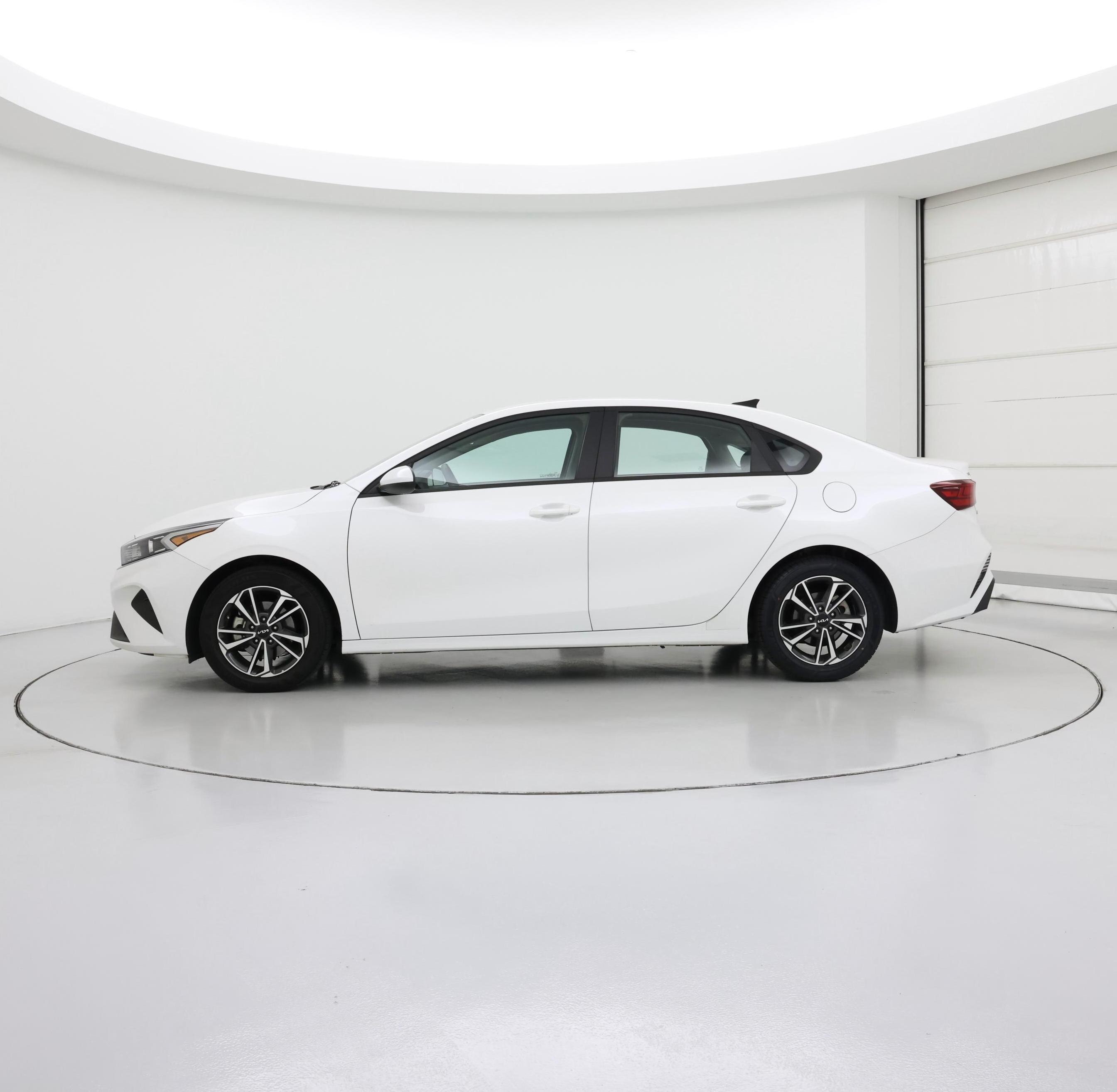Thumbnail: 2022 Kia Forte - 3