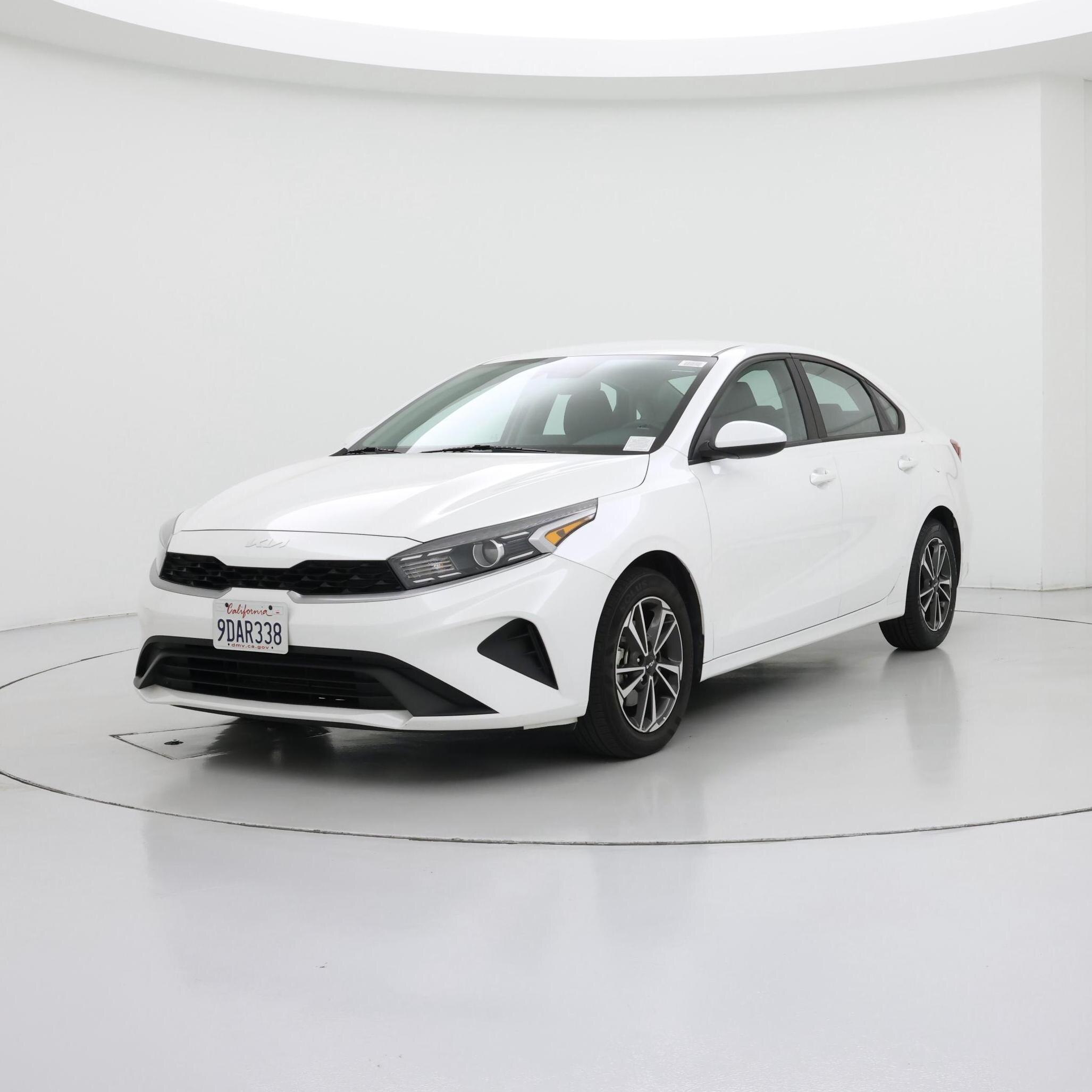 Thumbnail: 2022 Kia Forte - 4