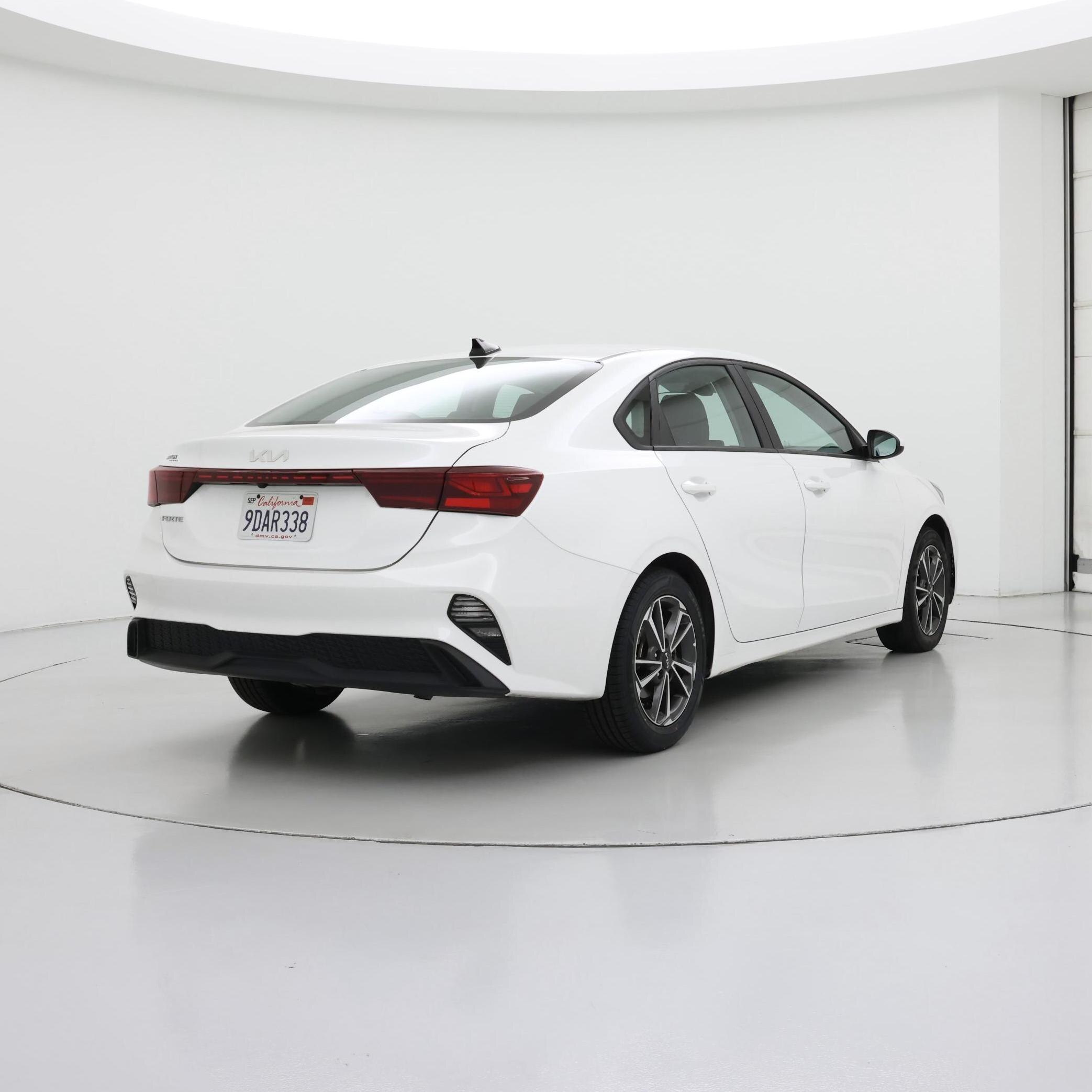 Thumbnail: 2022 Kia Forte - 8