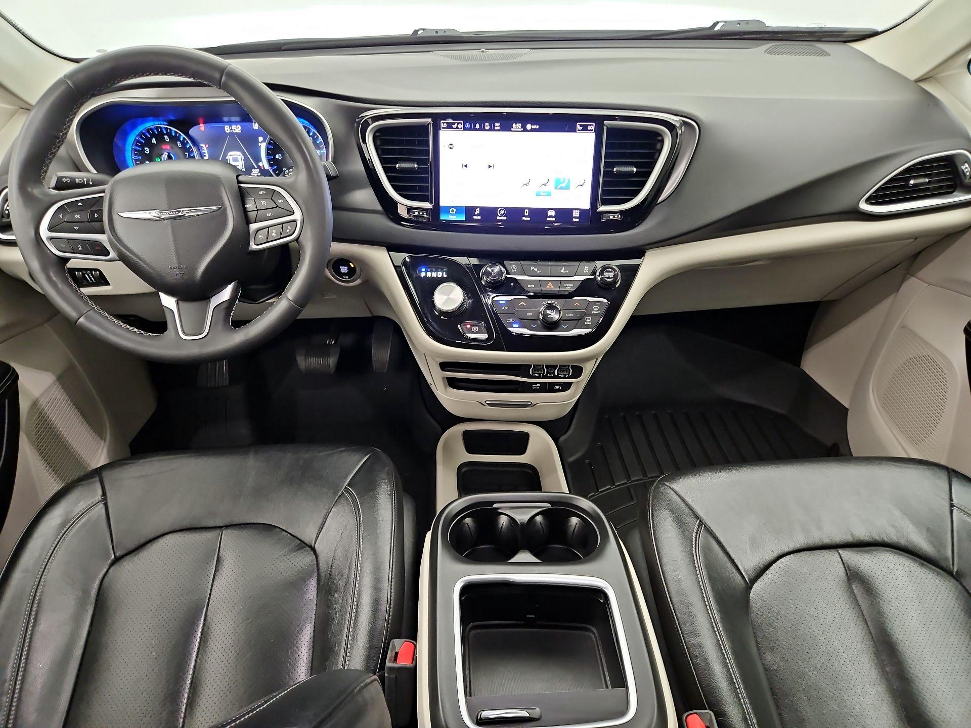 Thumbnail: 2022 Chrysler Pacifica - 9