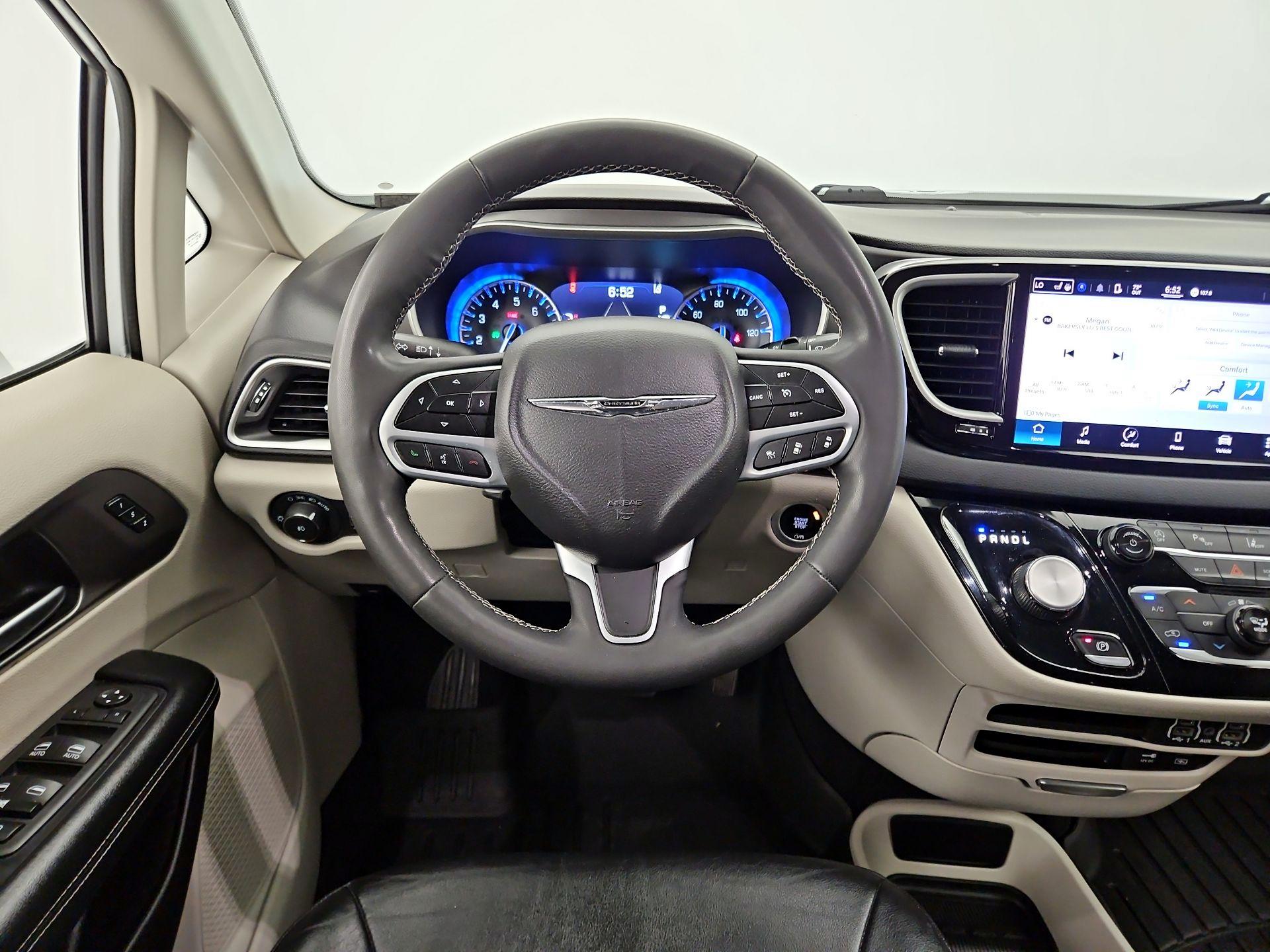 Thumbnail: 2022 Chrysler Pacifica - 10