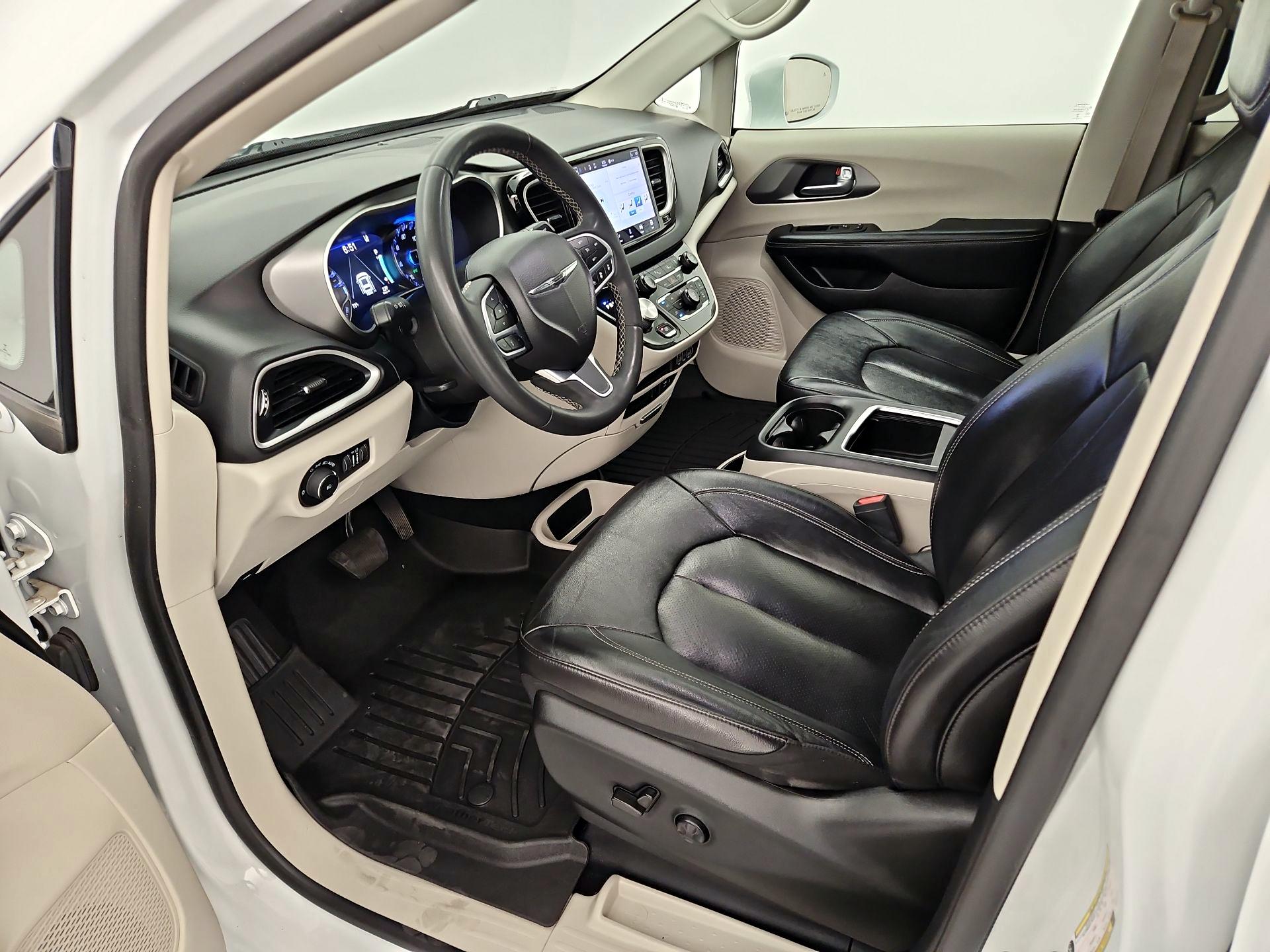 Thumbnail: 2022 Chrysler Pacifica - 11