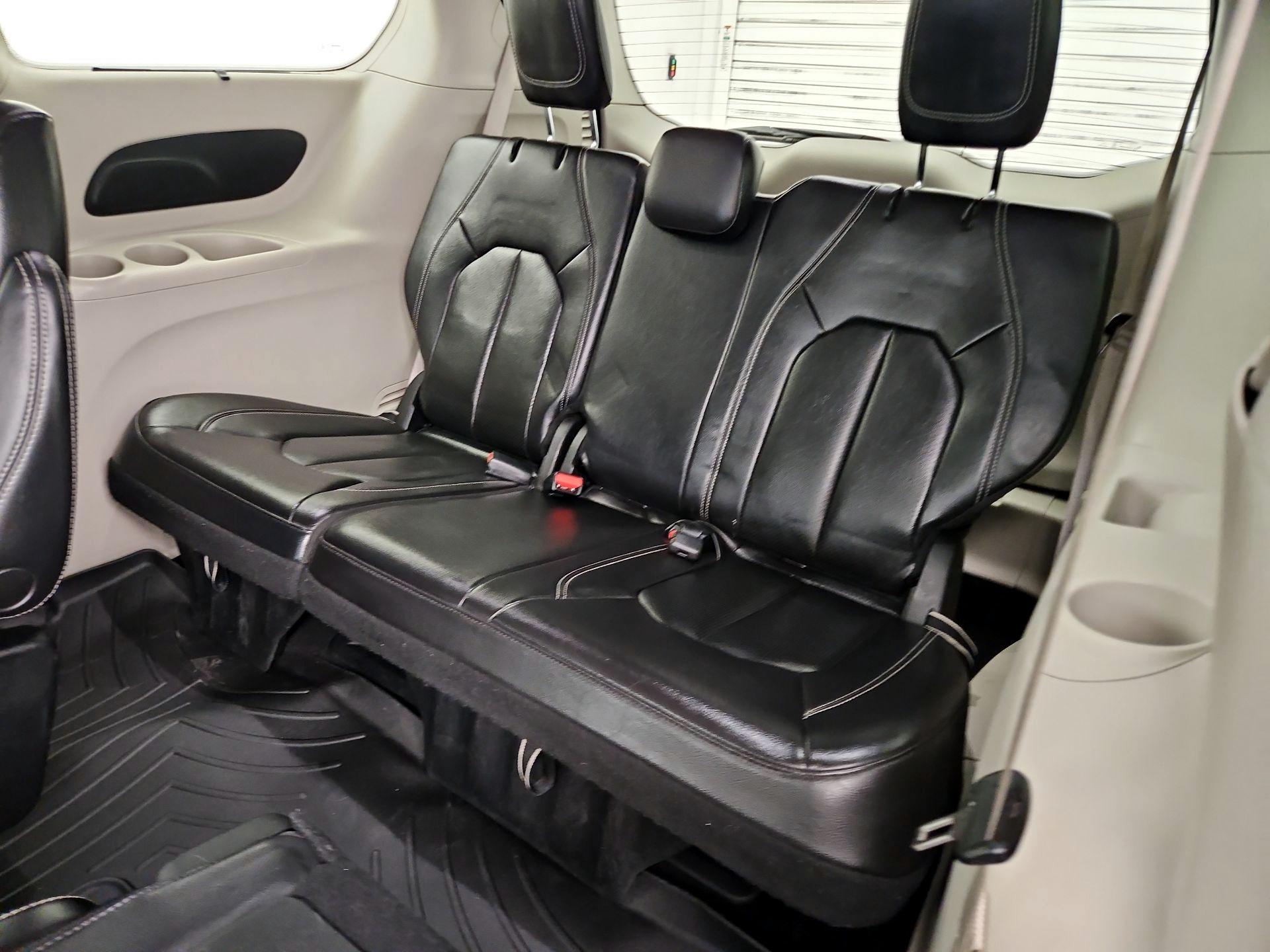 Thumbnail: 2022 Chrysler Pacifica - 20
