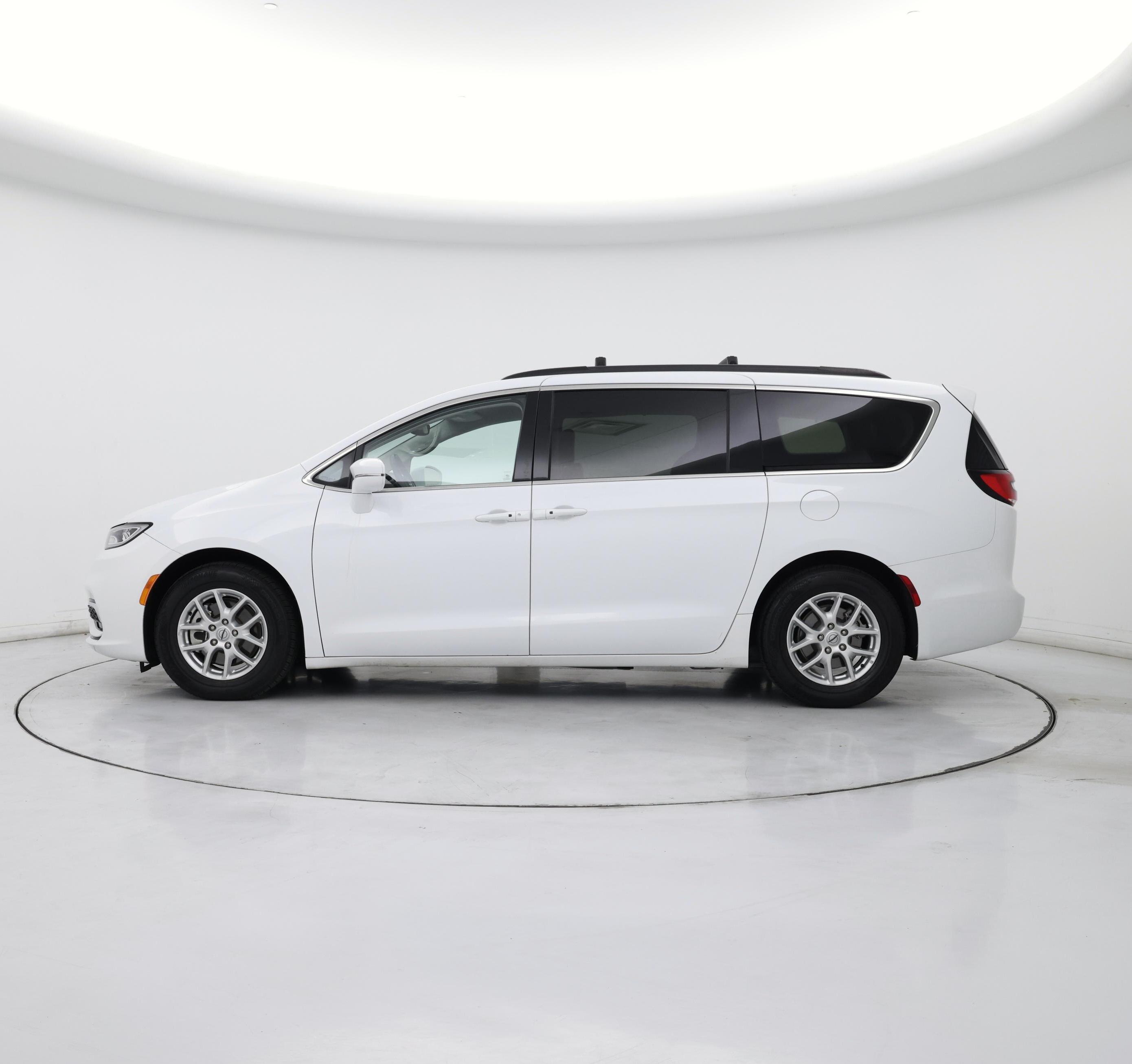 Thumbnail: 2022 Chrysler Pacifica - 3