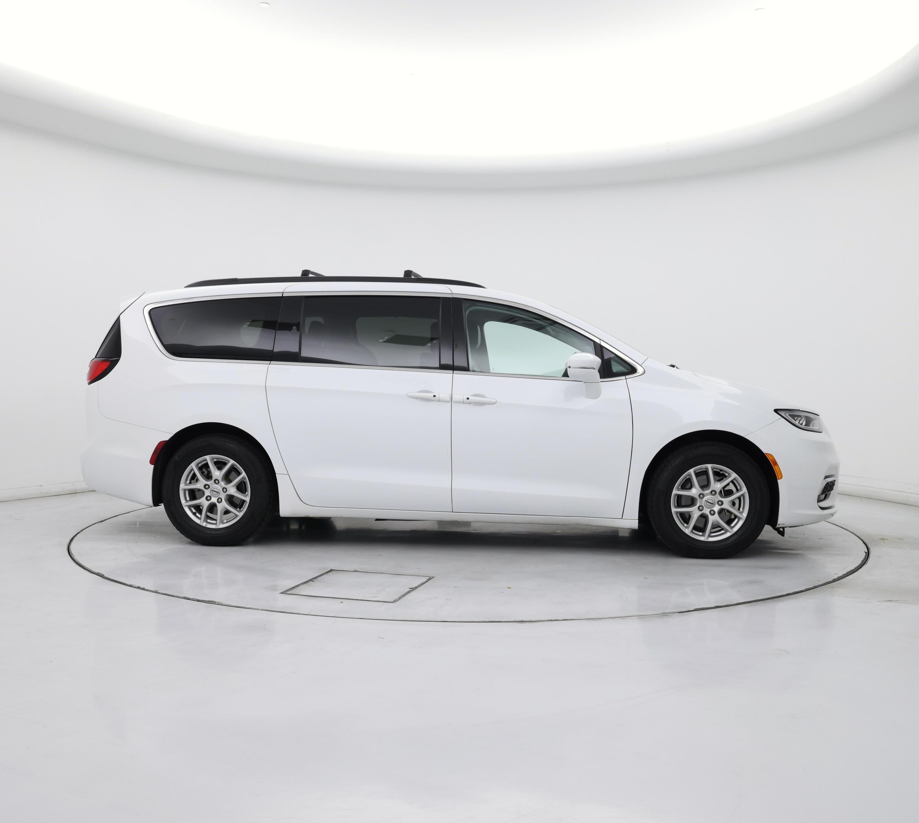 Thumbnail: 2022 Chrysler Pacifica - 7