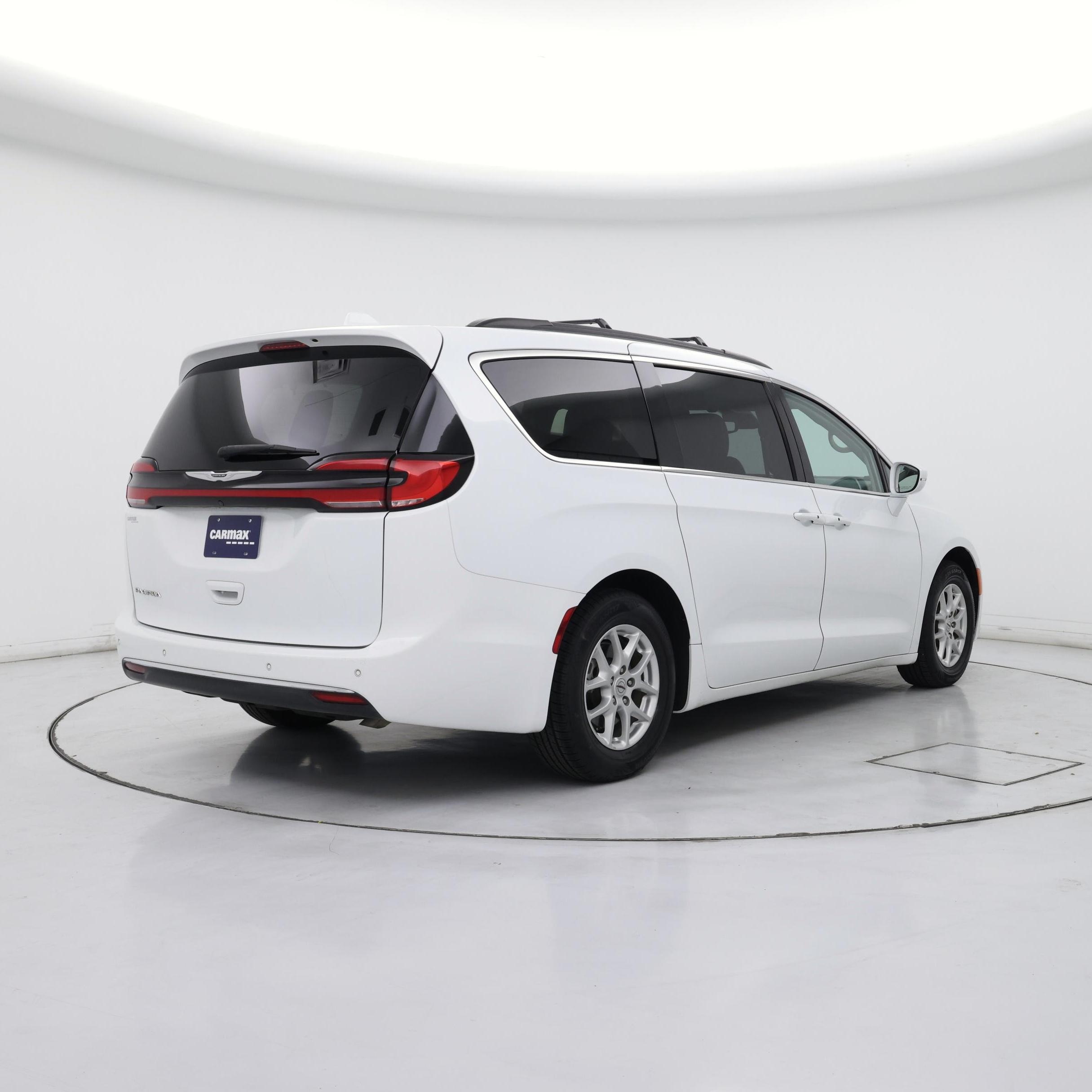 Thumbnail: 2022 Chrysler Pacifica - 8