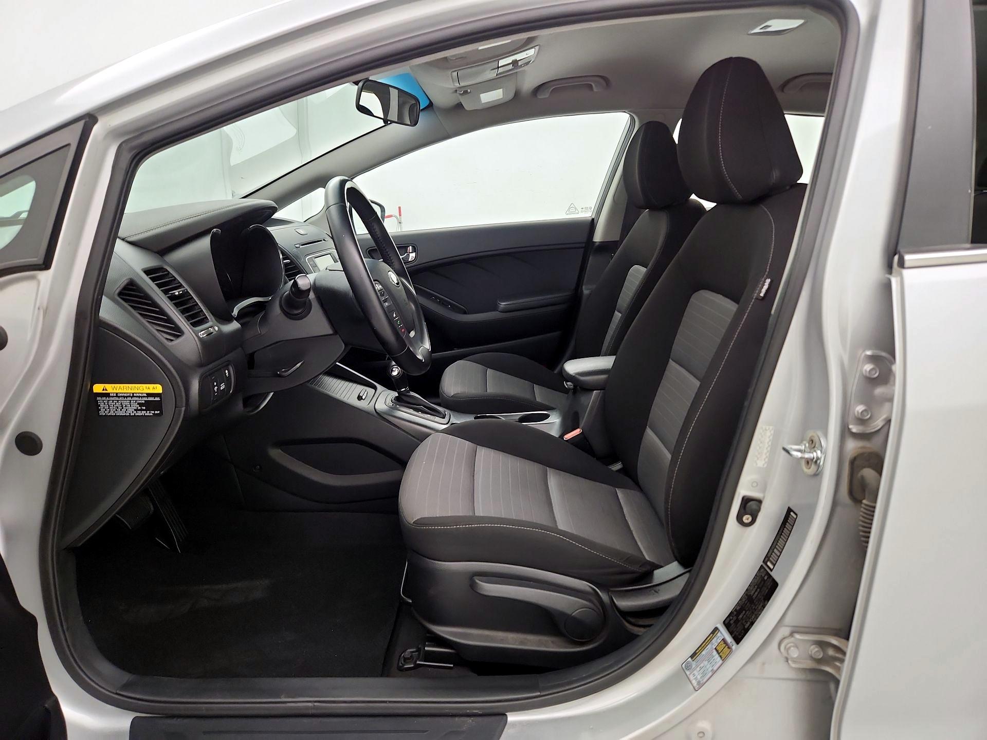 Thumbnail: 2016 Kia Forte - 11