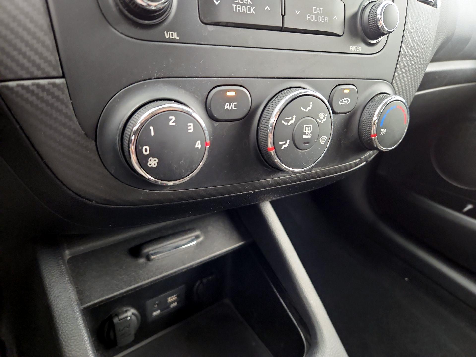 Thumbnail: 2016 Kia Forte - 16