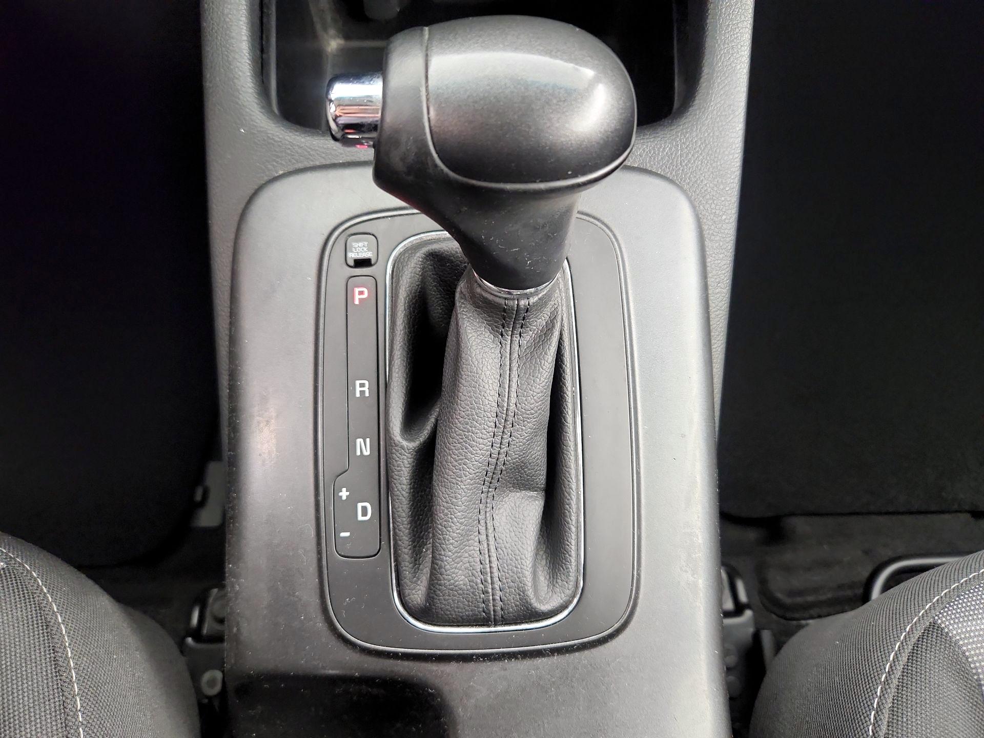 Thumbnail: 2016 Kia Forte - 17