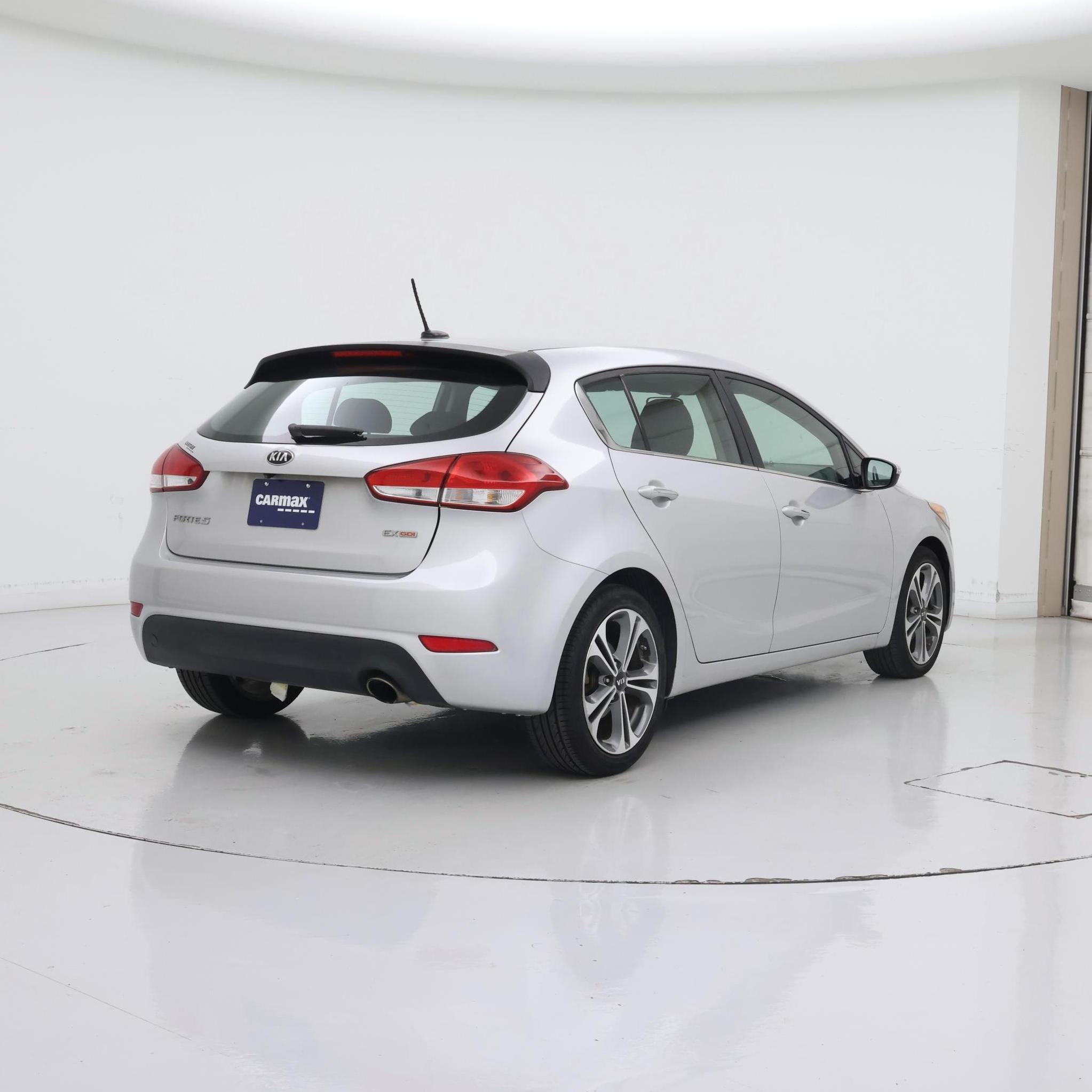 Thumbnail: 2016 Kia Forte - 8