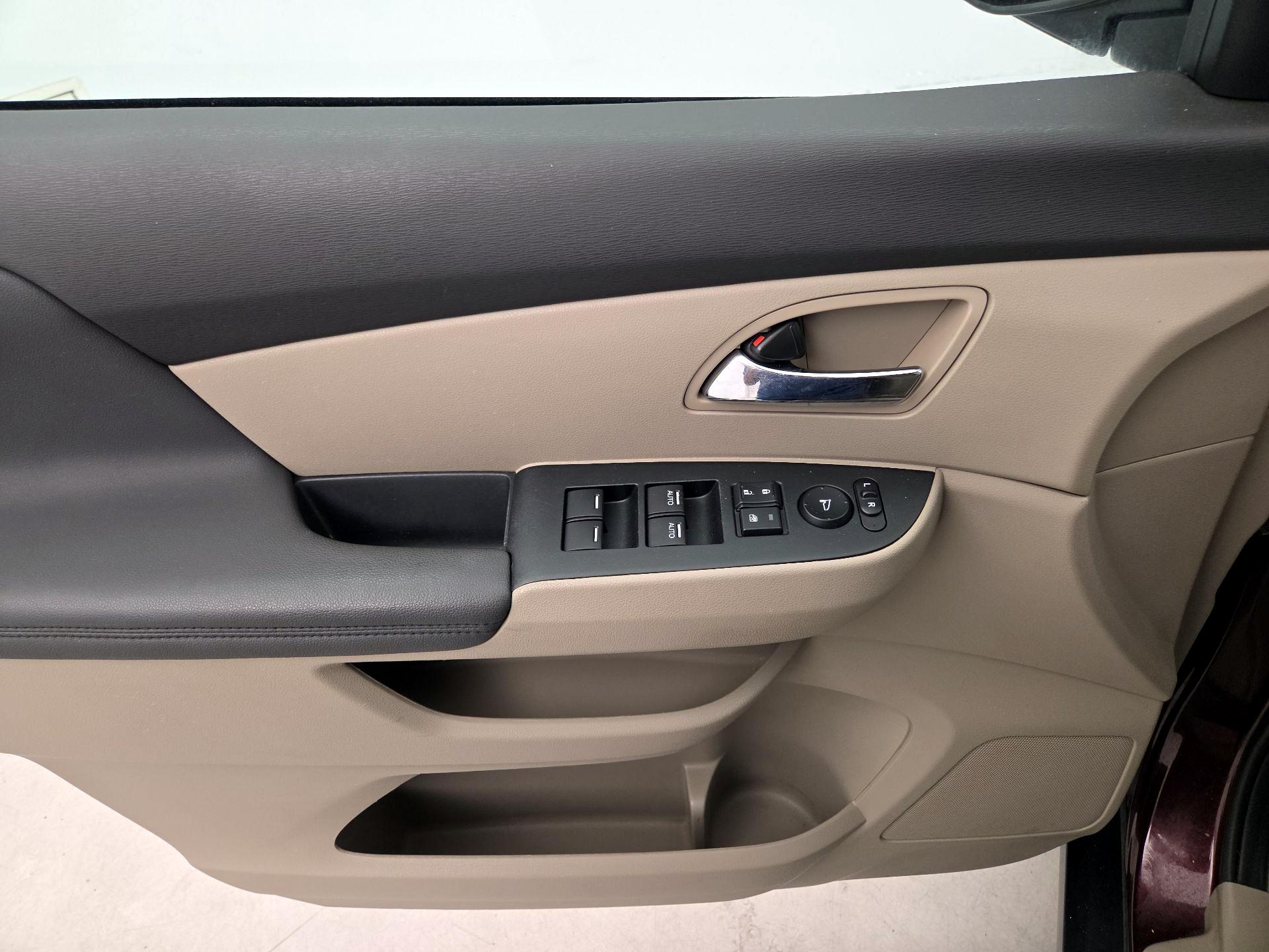 Thumbnail: 2015 Honda Odyssey - 12