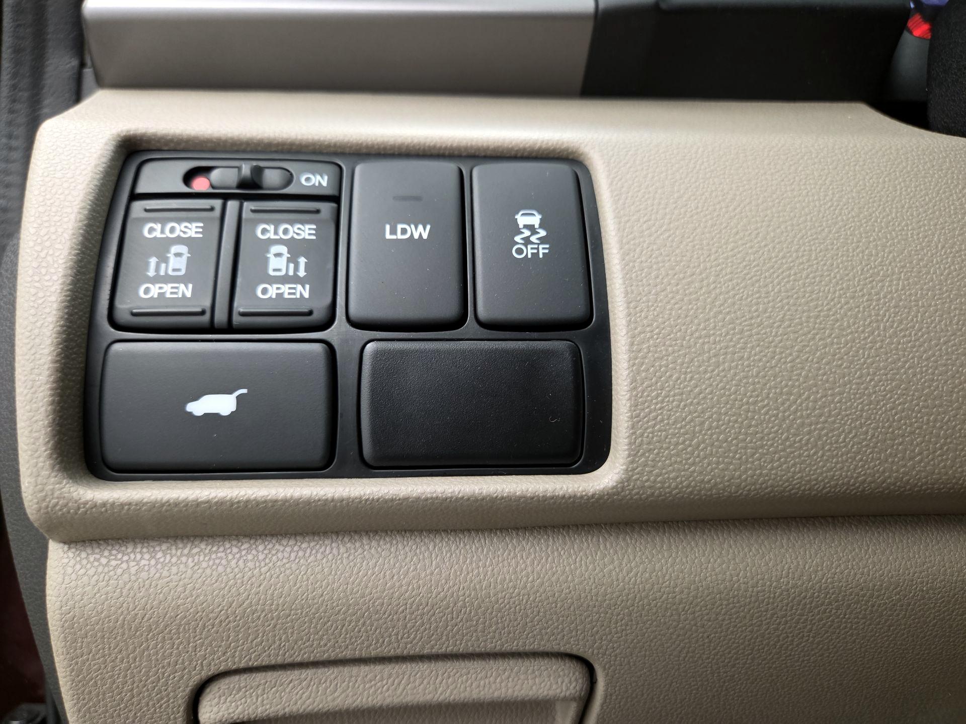 Thumbnail: 2015 Honda Odyssey - 13