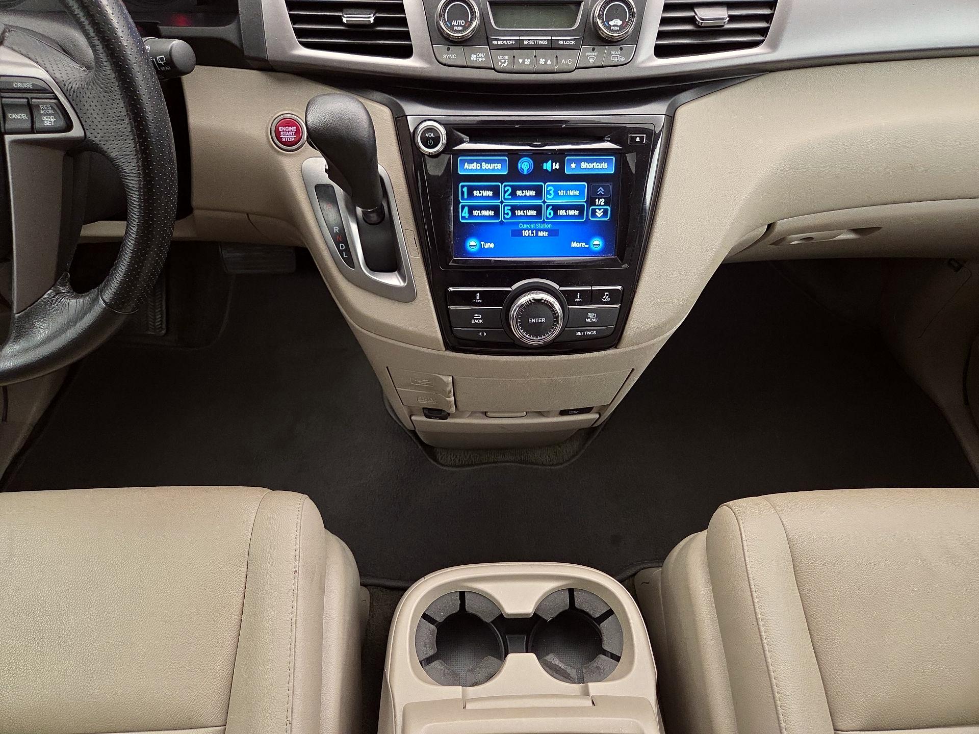 Thumbnail: 2015 Honda Odyssey - 17