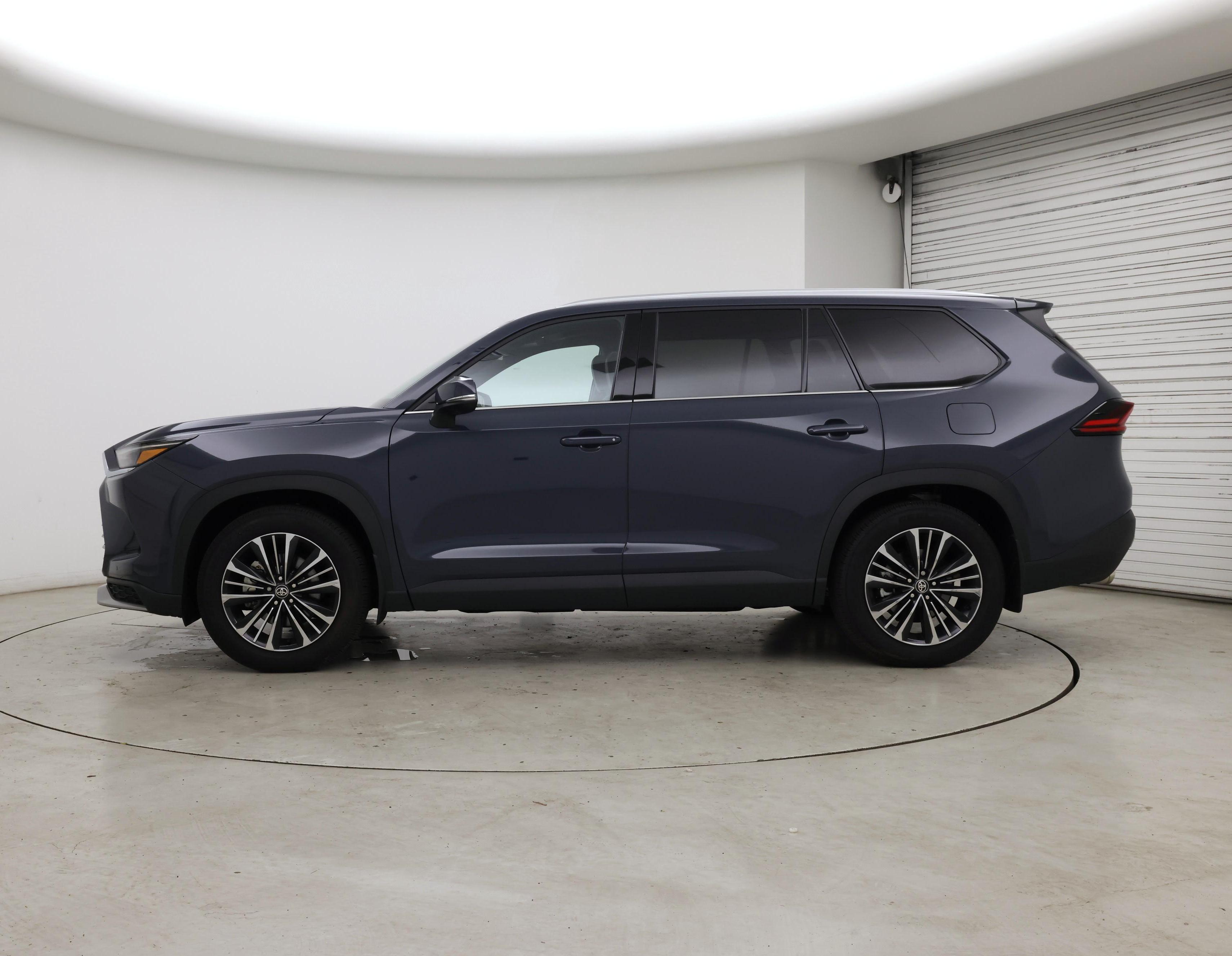 Thumbnail: 2025 Toyota Highlander - 3