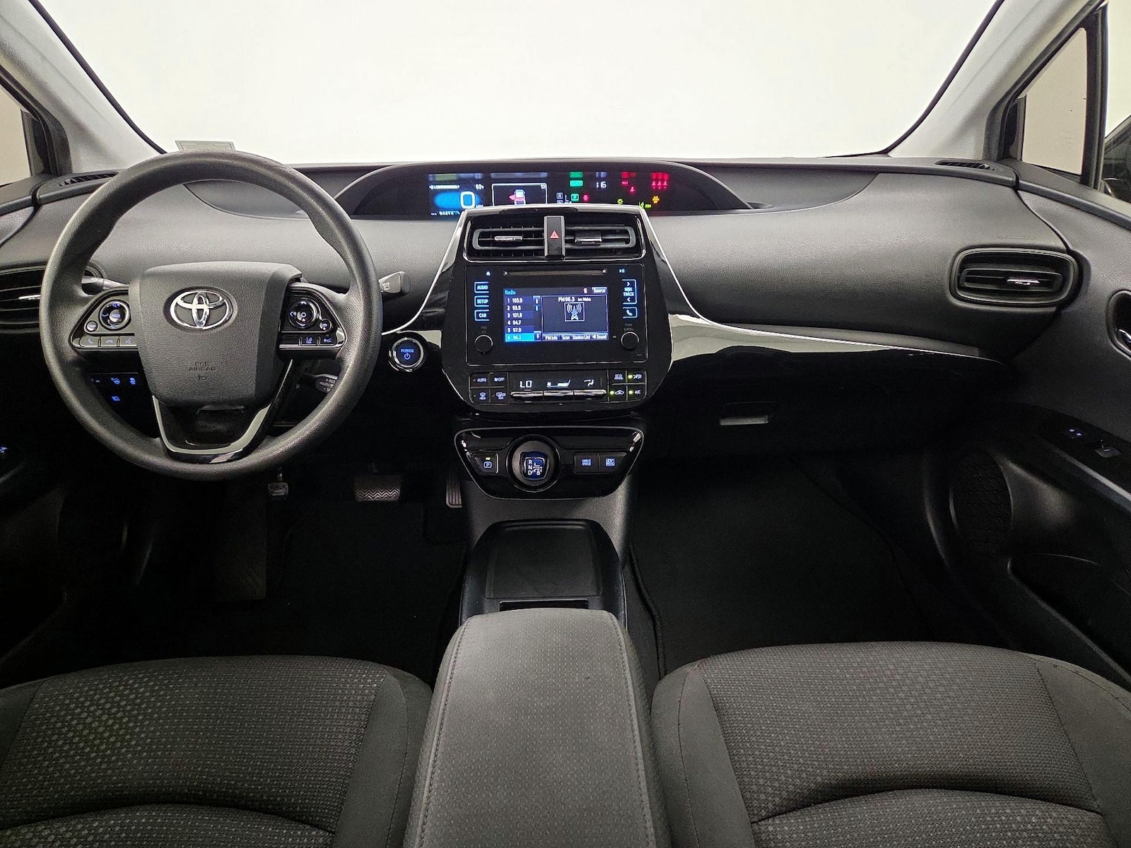 2019 Toyota Prius LE - Photo 10