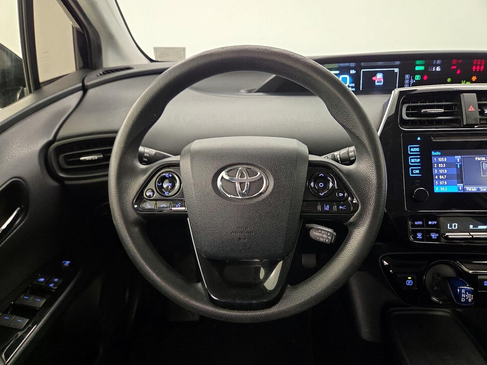 2019 Toyota Prius LE - Photo 11