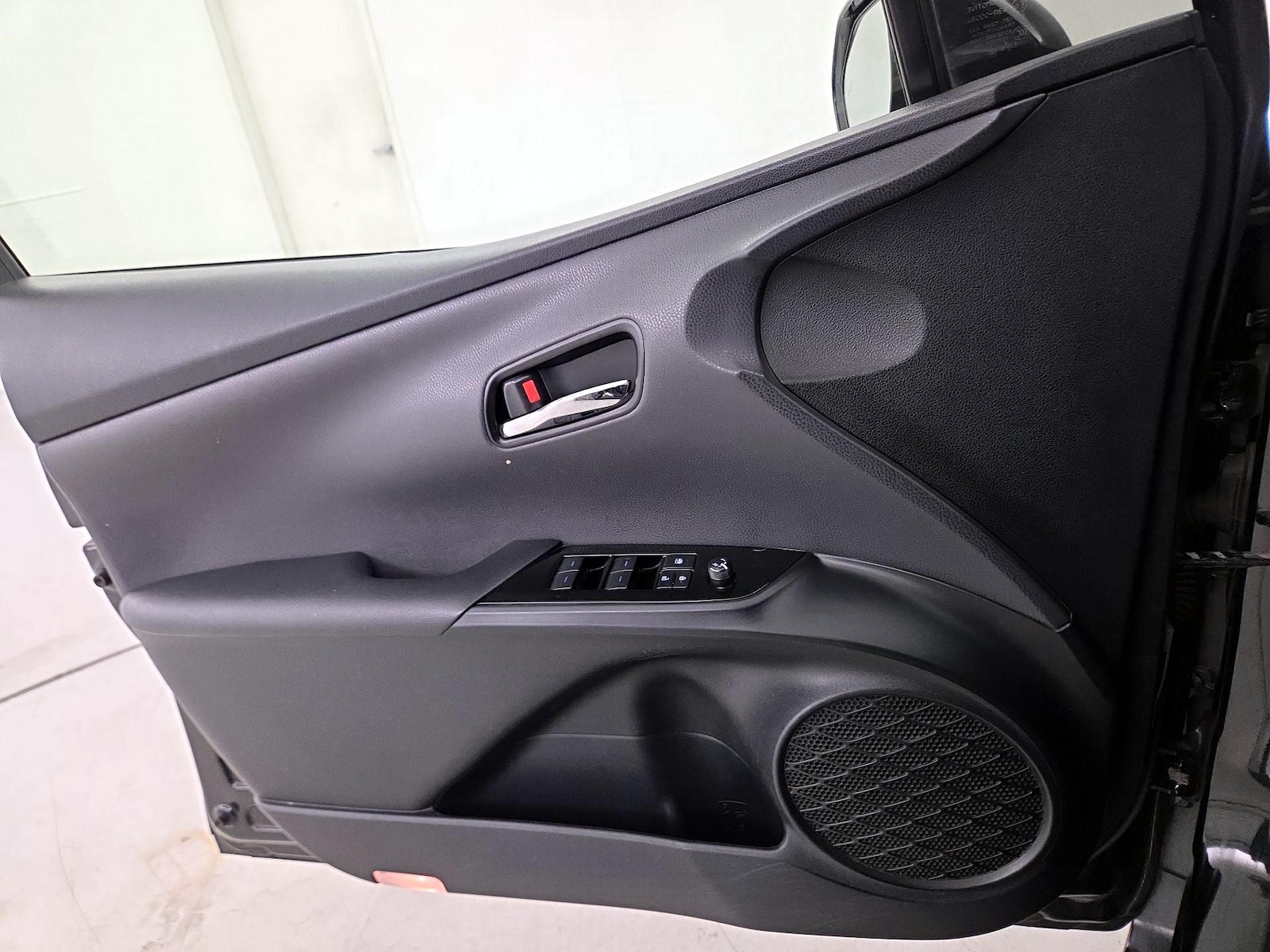 2019 Toyota Prius LE - Photo 13