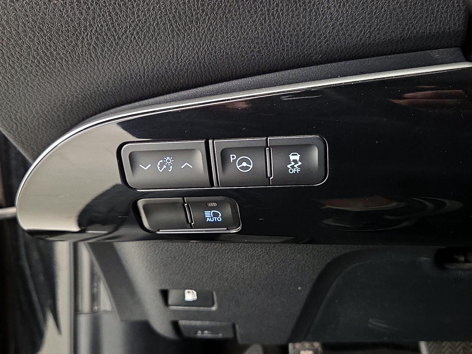 2019 Toyota Prius LE - Photo 14